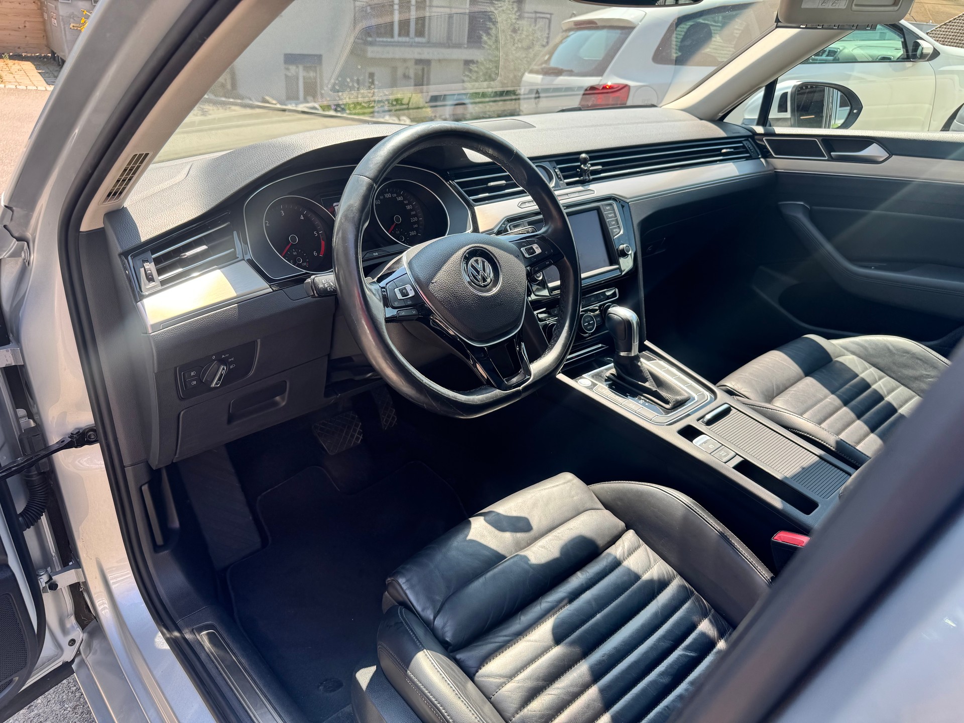 VW Passat Variant 2.0 TDI BMT High. DSG 4Motion-image-5