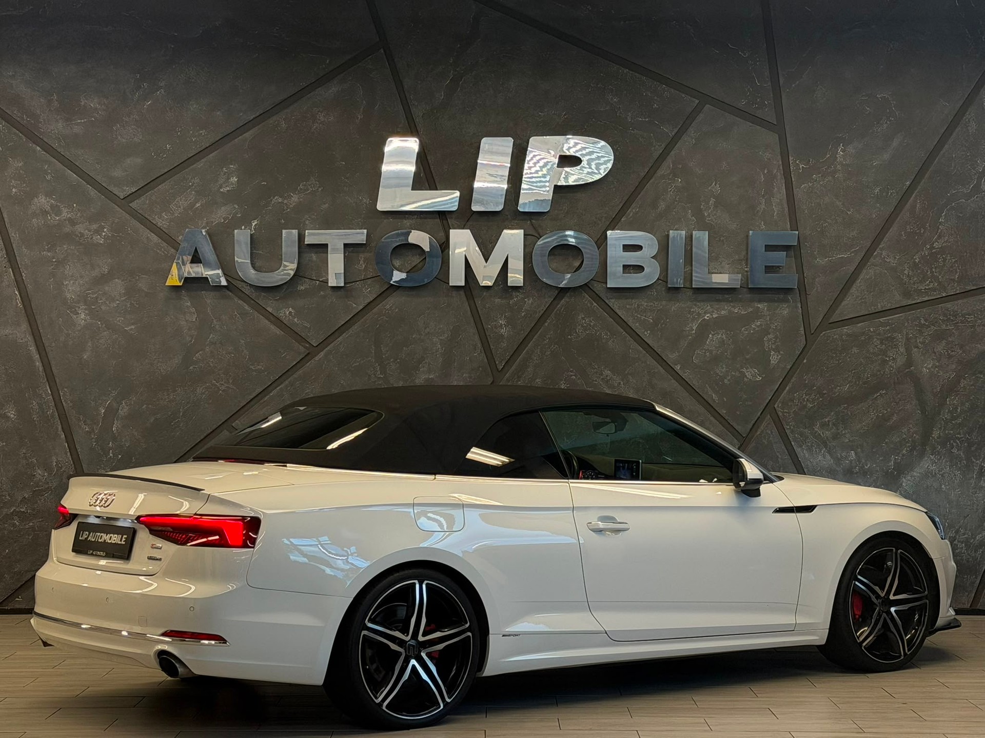 AUDI A5 Cabriolet 2.0 TFSI Design quattro S-tronic-image-5