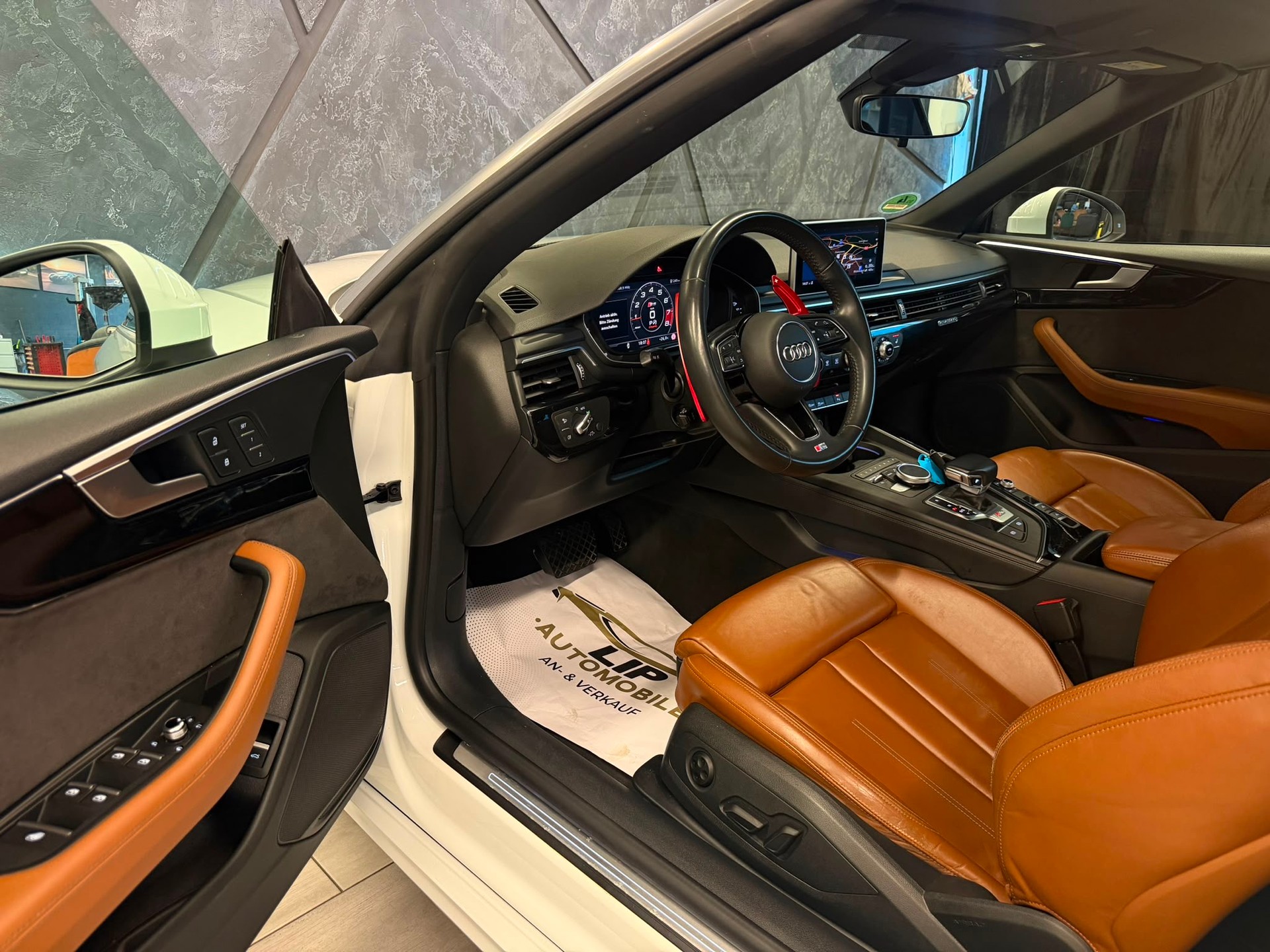 AUDI A5 Cabriolet 2.0 TFSI Design quattro S-tronic-image-10