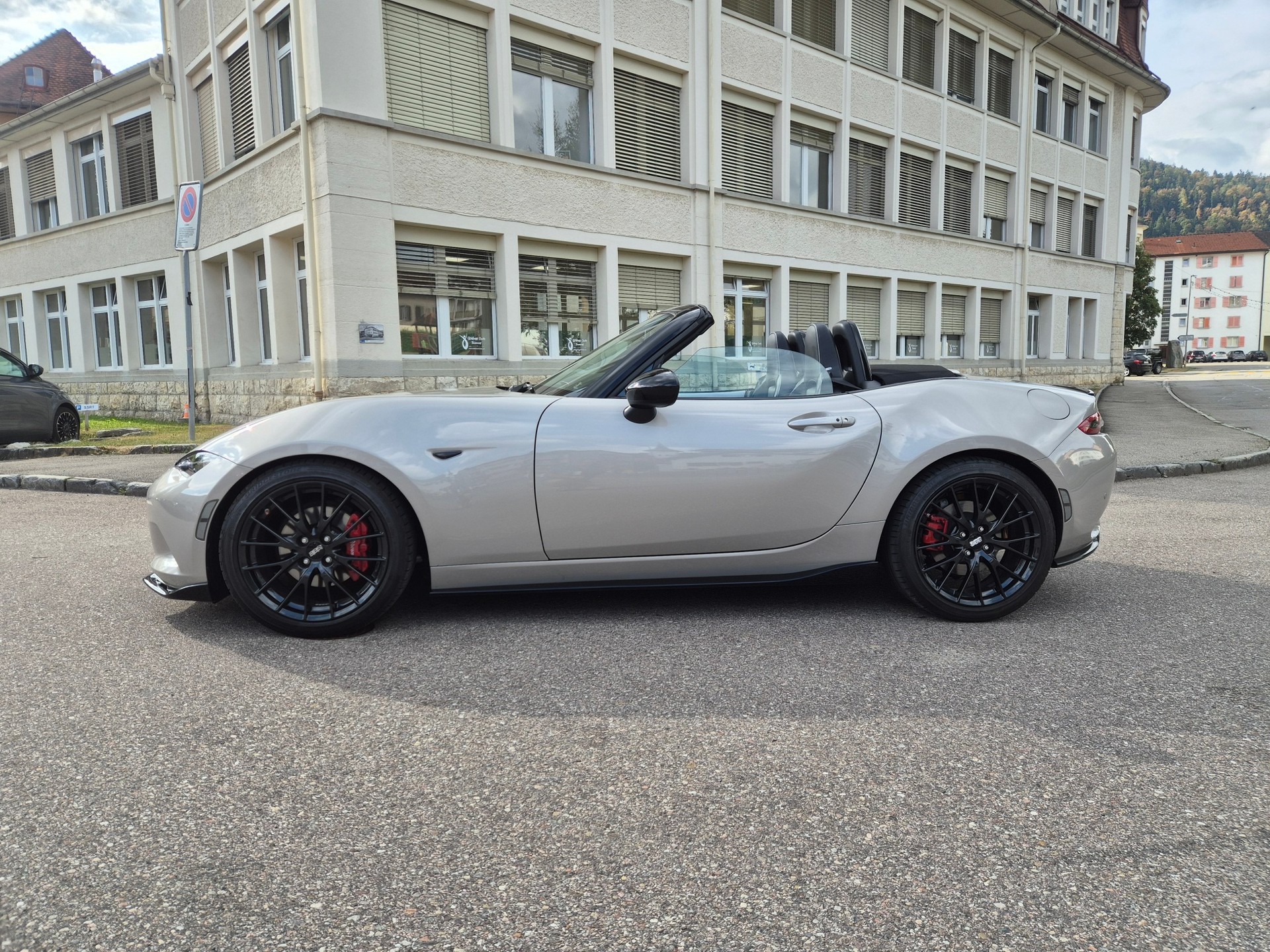 MAZDA MX-5 Skyactiv-G 184 Homura-showroom-element-1