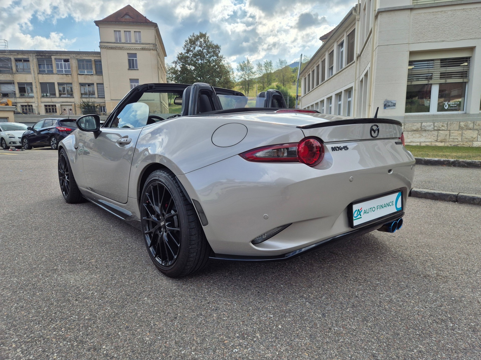 MAZDA MX-5 Skyactiv-G 184 Homura-showroom-element-2