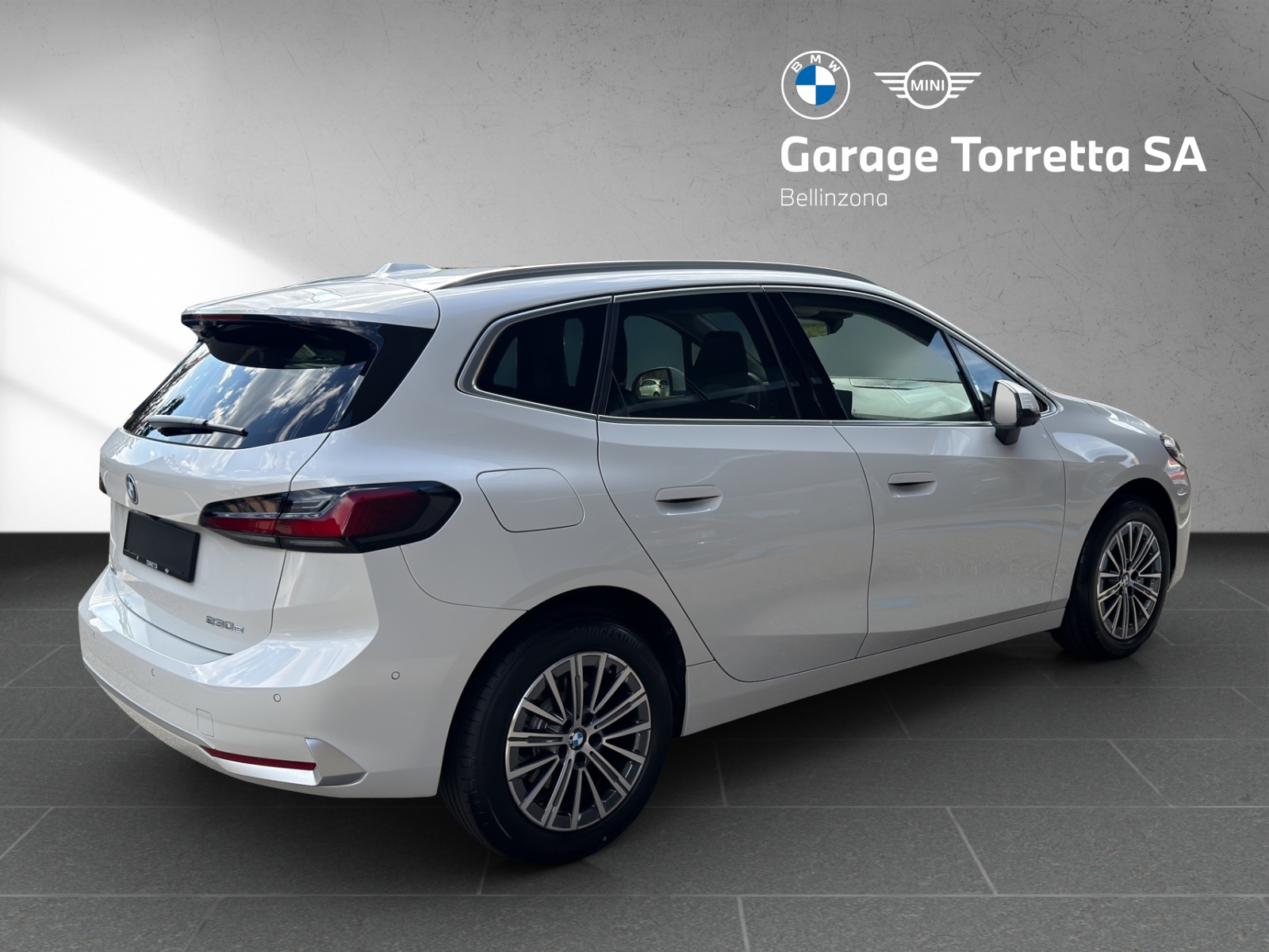BMW 230e xDrive Active Tourer Luxury Line-image-4
