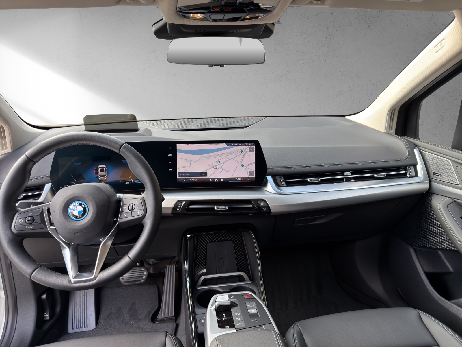 BMW 230e xDrive Active Tourer Luxury Line-image-13
