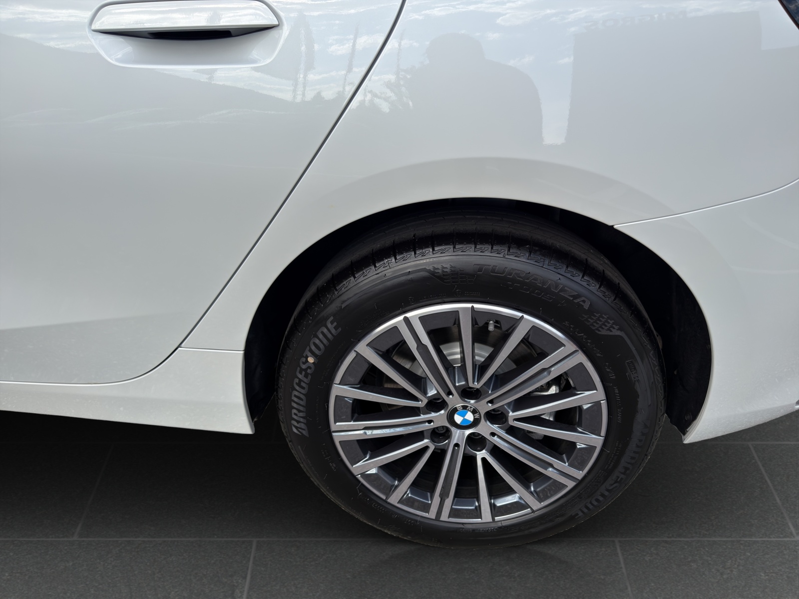 BMW 230e xDrive Active Tourer Luxury Line-image-10