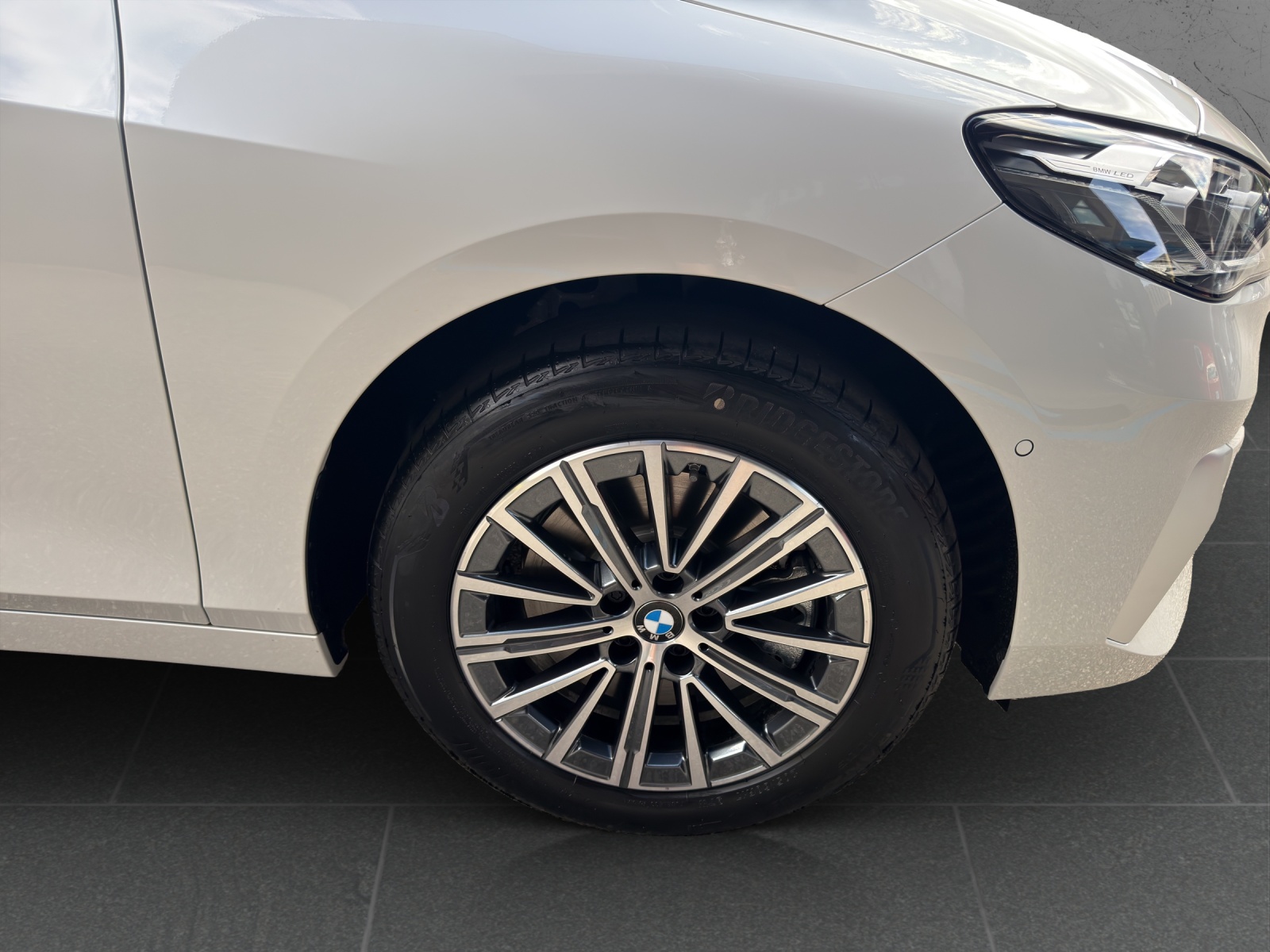 BMW 230e xDrive Active Tourer Luxury Line-image-8