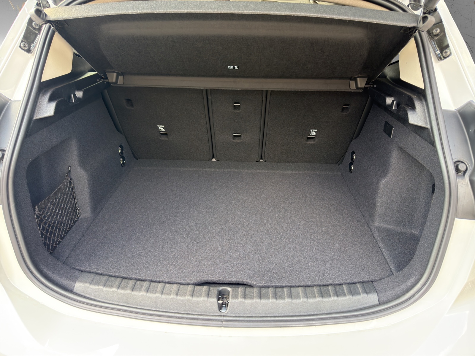 BMW 230e xDrive Active Tourer Luxury Line-image-17