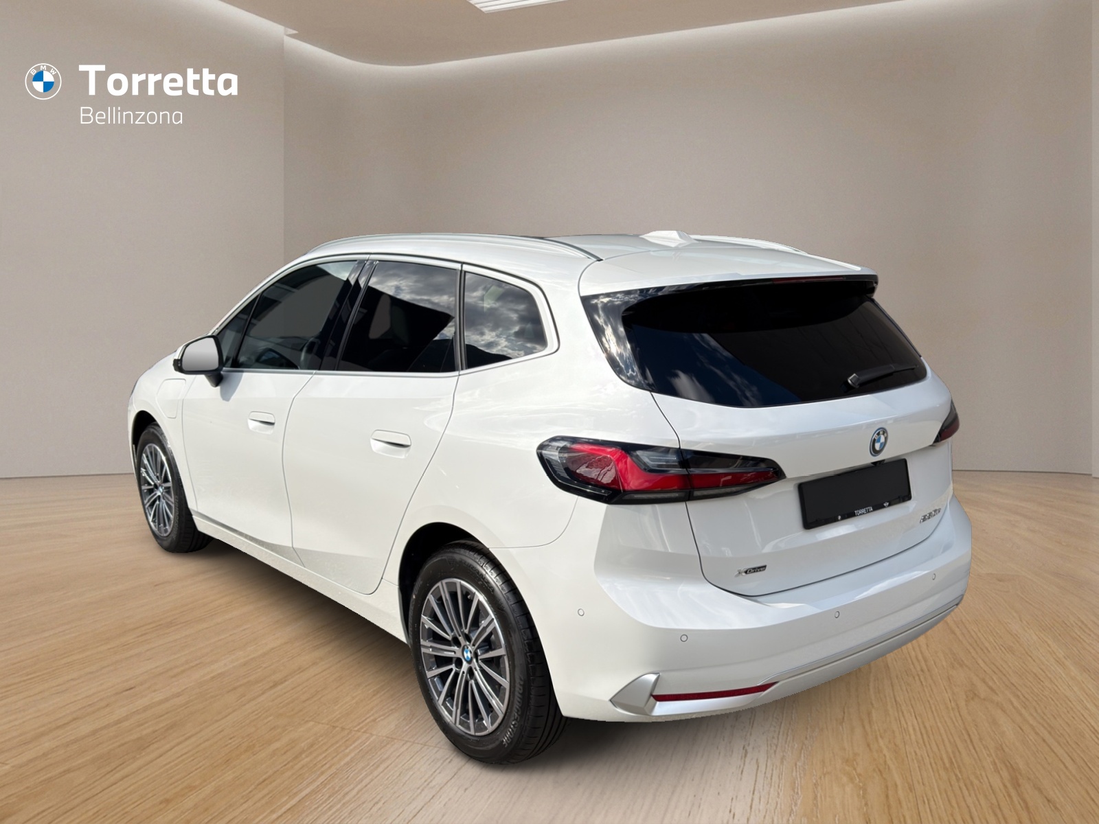 BMW 230e xDrive Active Tourer Luxury Line-image-2