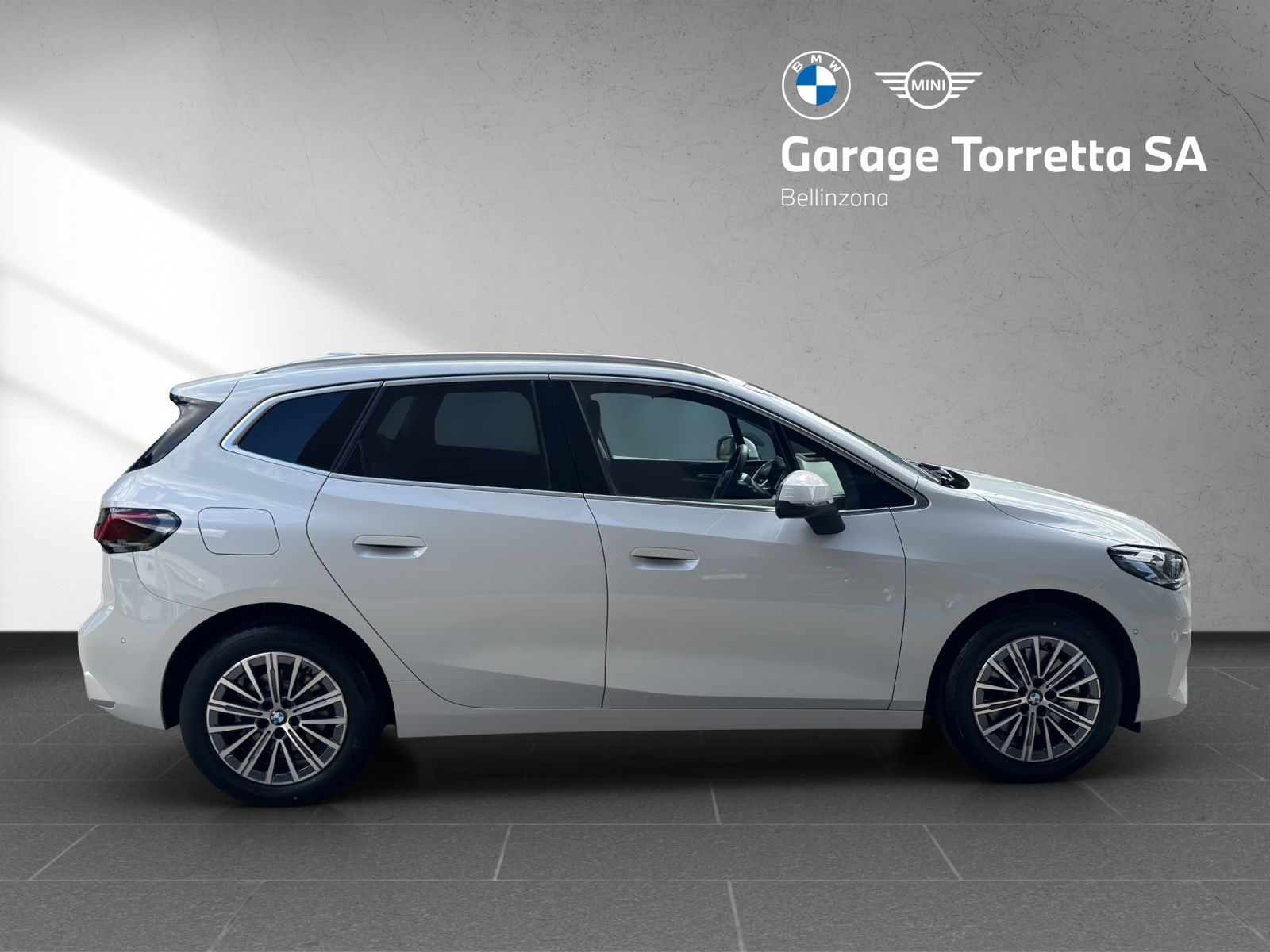BMW 230e xDrive Active Tourer Luxury Line-image-5