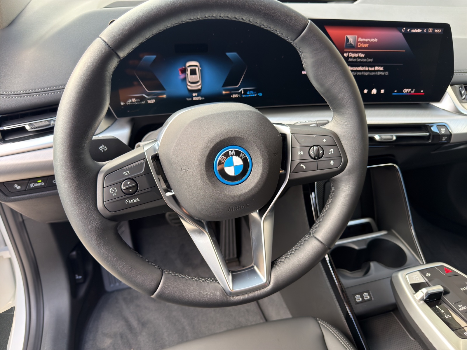 BMW 230e xDrive Active Tourer Luxury Line-image-12