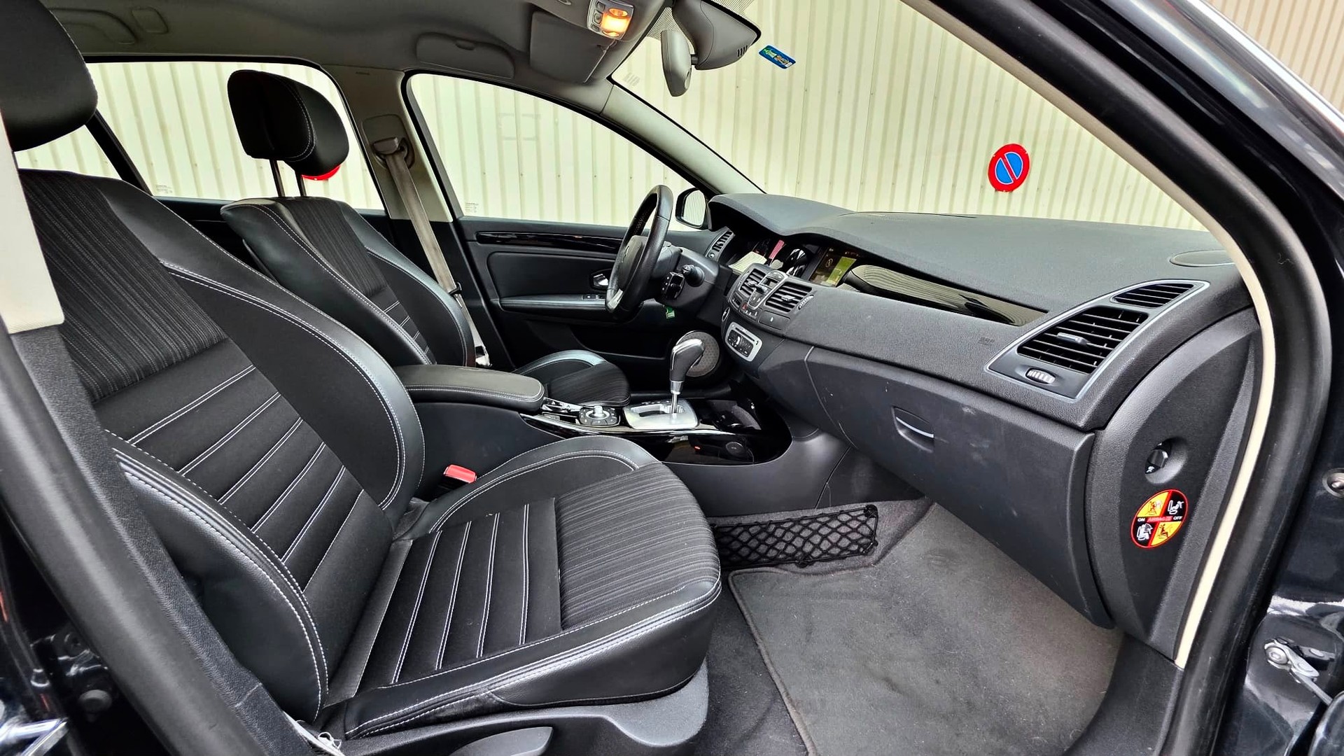 RENAULT Laguna Grandtour 2.0 dCi Dynamique Automatic-image-8