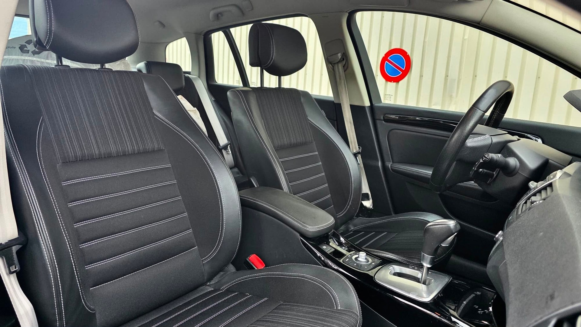 RENAULT Laguna Grandtour 2.0 dCi Dynamique Automatic-image-7