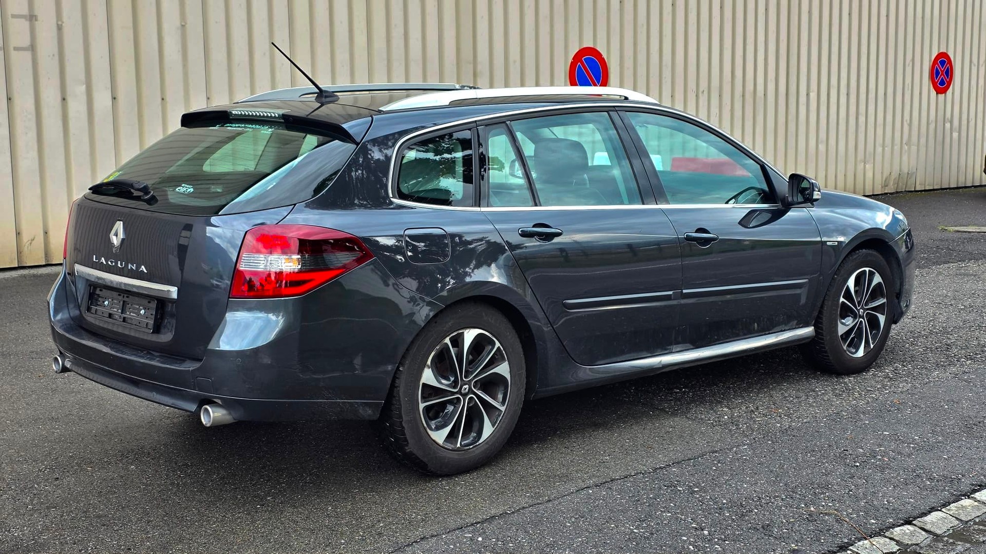 RENAULT Laguna Grandtour 2.0 dCi Dynamique Automatic-image-5
