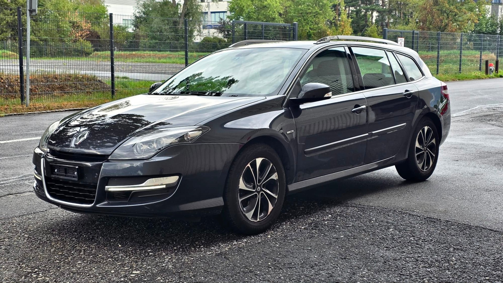 RENAULT Laguna Grandtour 2.0 dCi Dynamique Automatic-image-2
