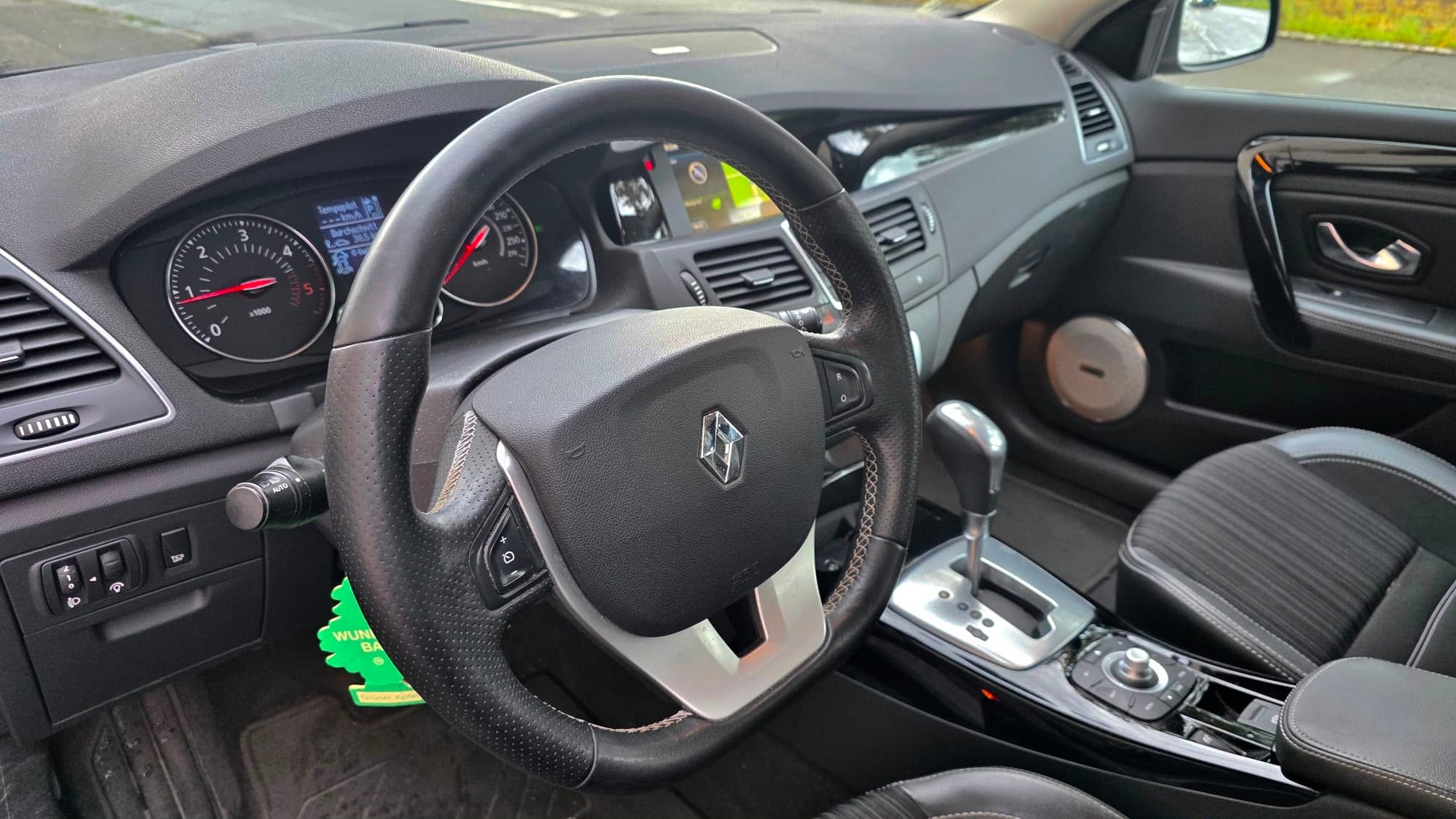 RENAULT Laguna Grandtour 2.0 dCi Dynamique Automatic-image-9