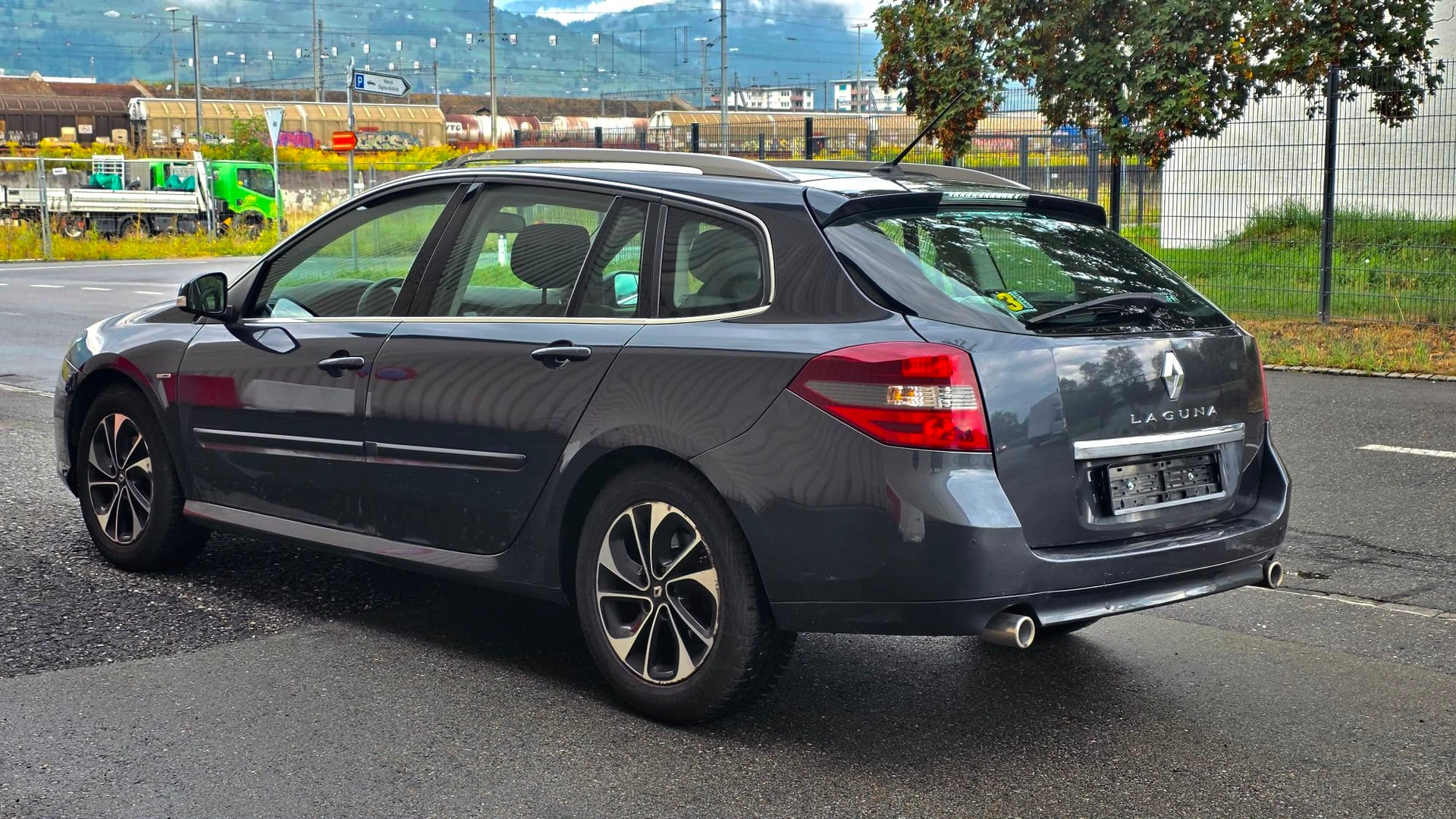 RENAULT Laguna Grandtour 2.0 dCi Dynamique Automatic-image-3