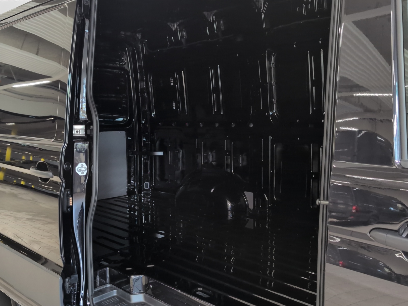 VW Crafter 35 2.0 BiTDI L3 4Motion A-image-7