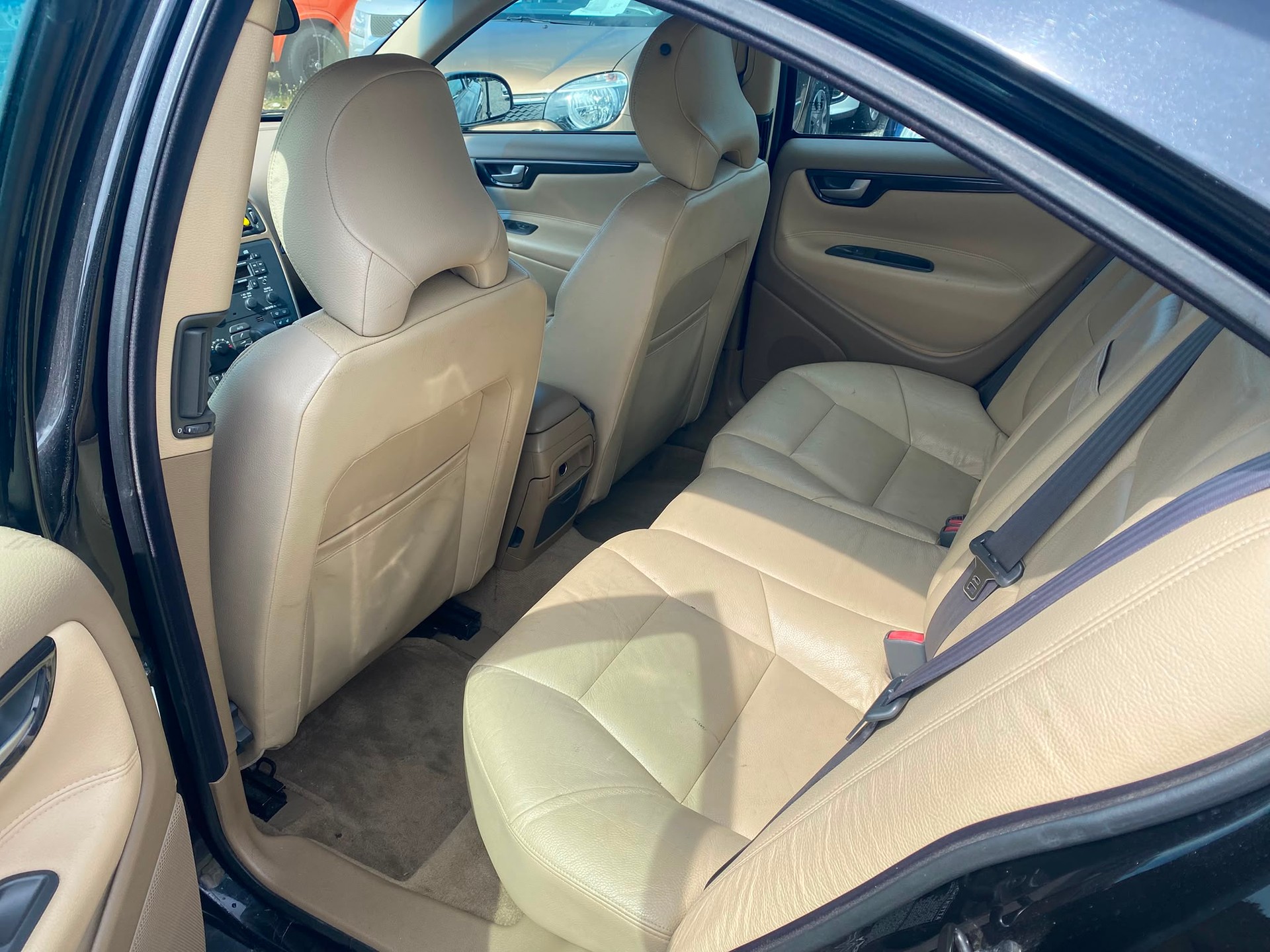 VOLVO S60 2.5T AWD-image-11