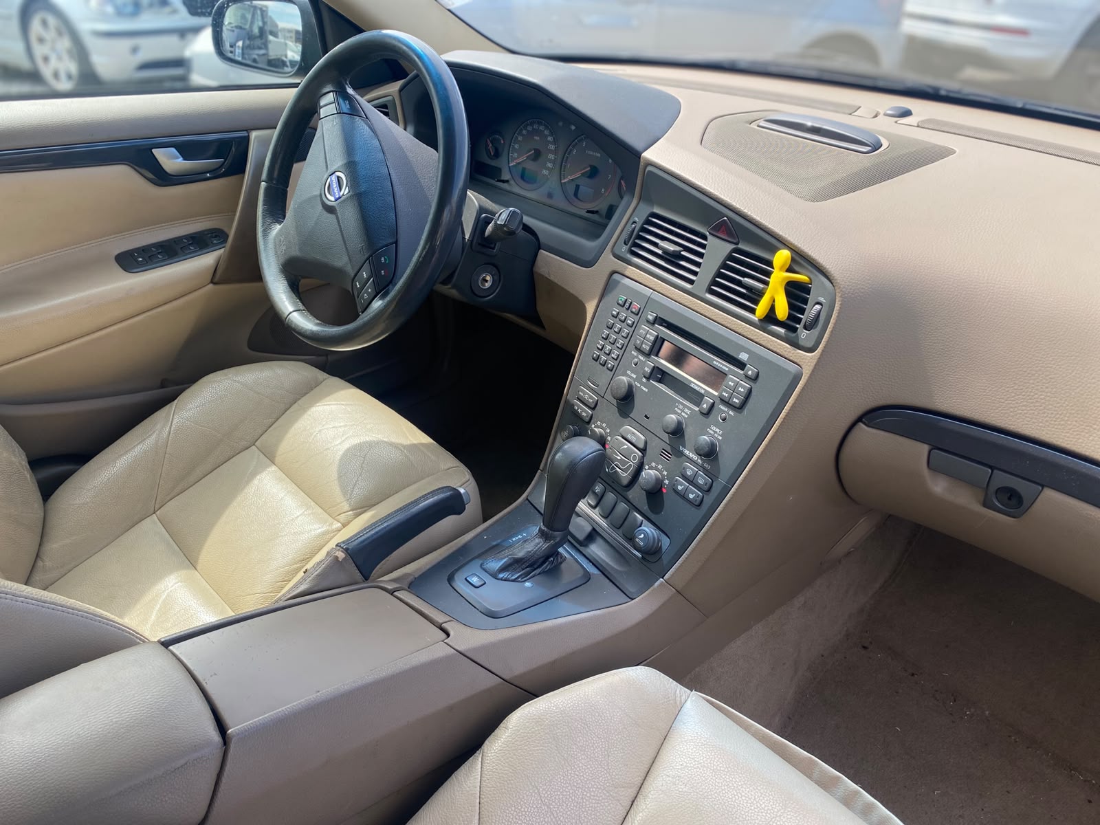 VOLVO S60 2.5T AWD-image-9