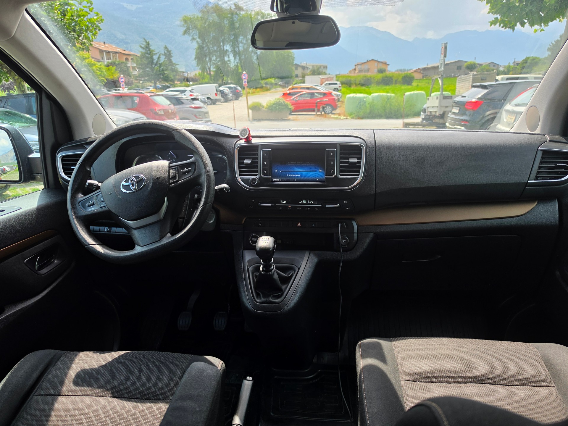 TOYOTA 2.0 D Family-image-4
