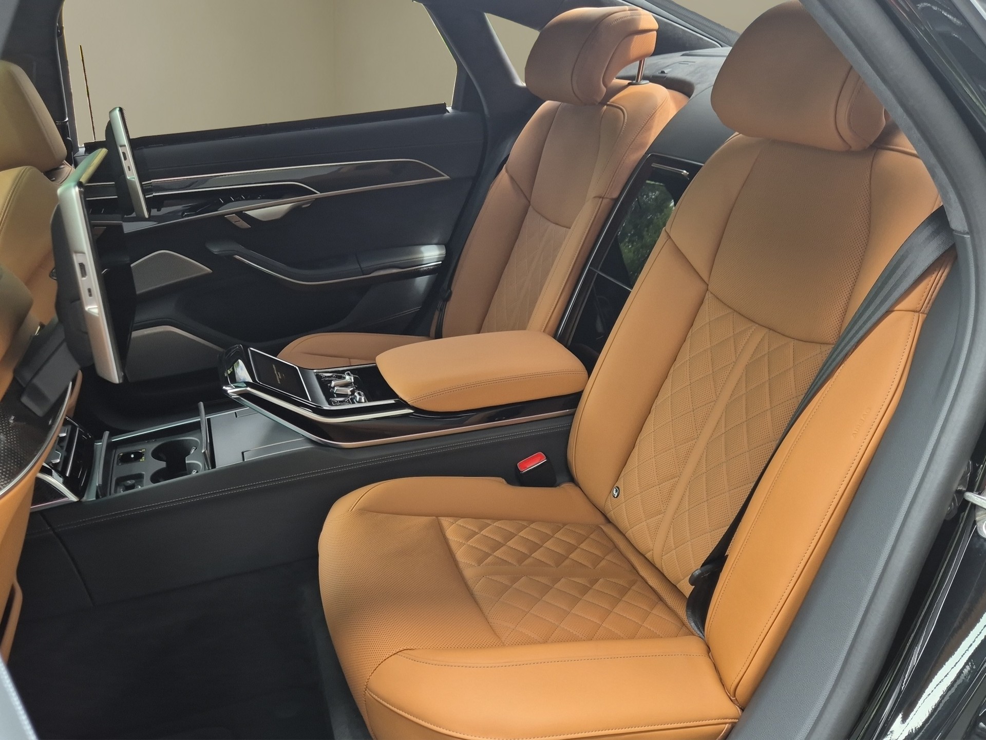 AUDI A8 60 L TFSI e quattro tiptronic-image-15