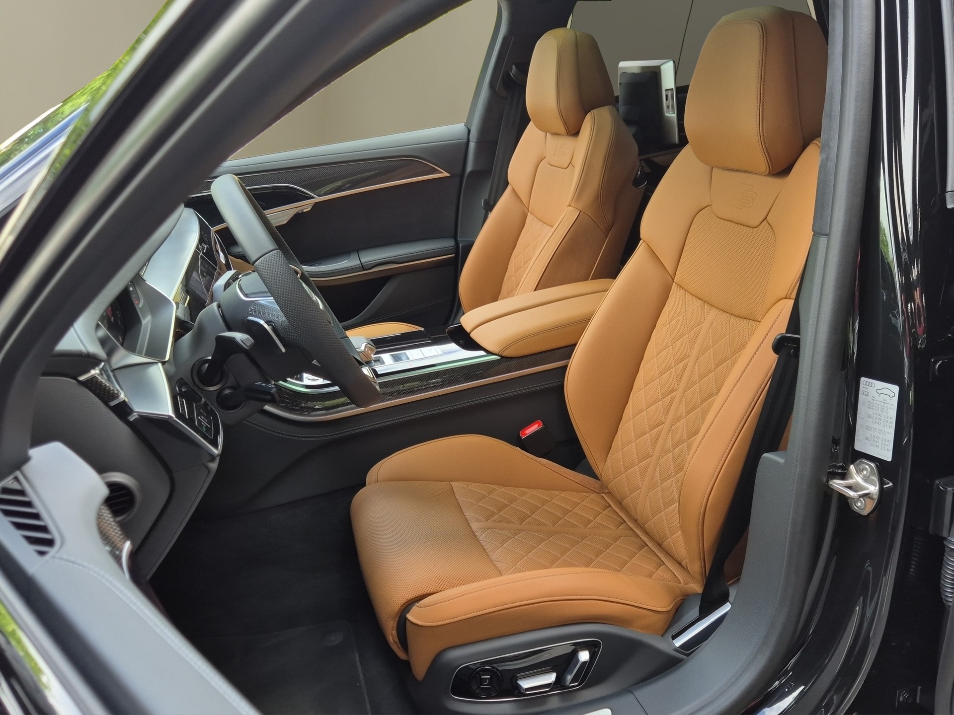 AUDI A8 60 L TFSI e quattro tiptronic-image-8