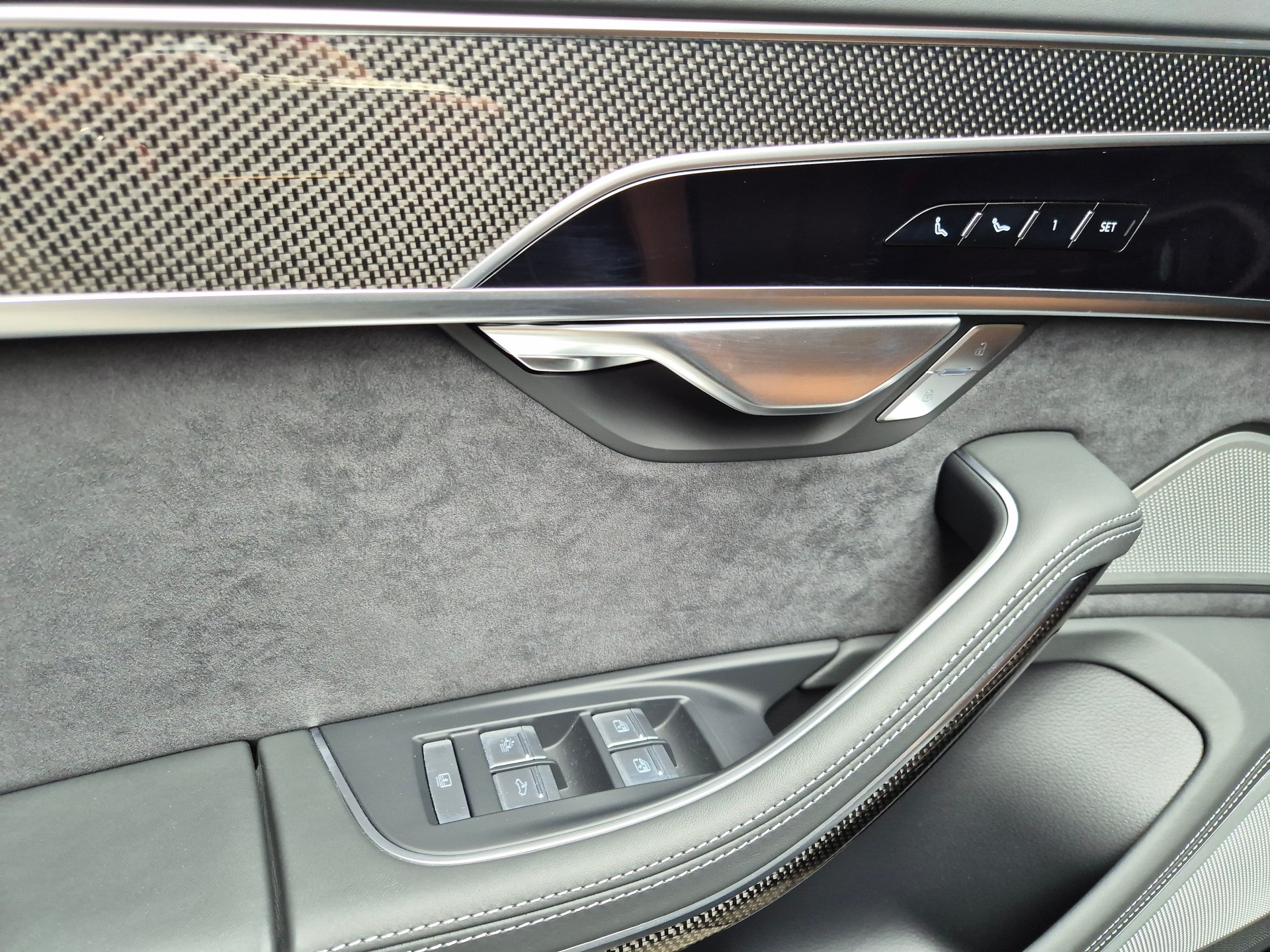 AUDI A8 60 L TFSI e quattro tiptronic-image-20