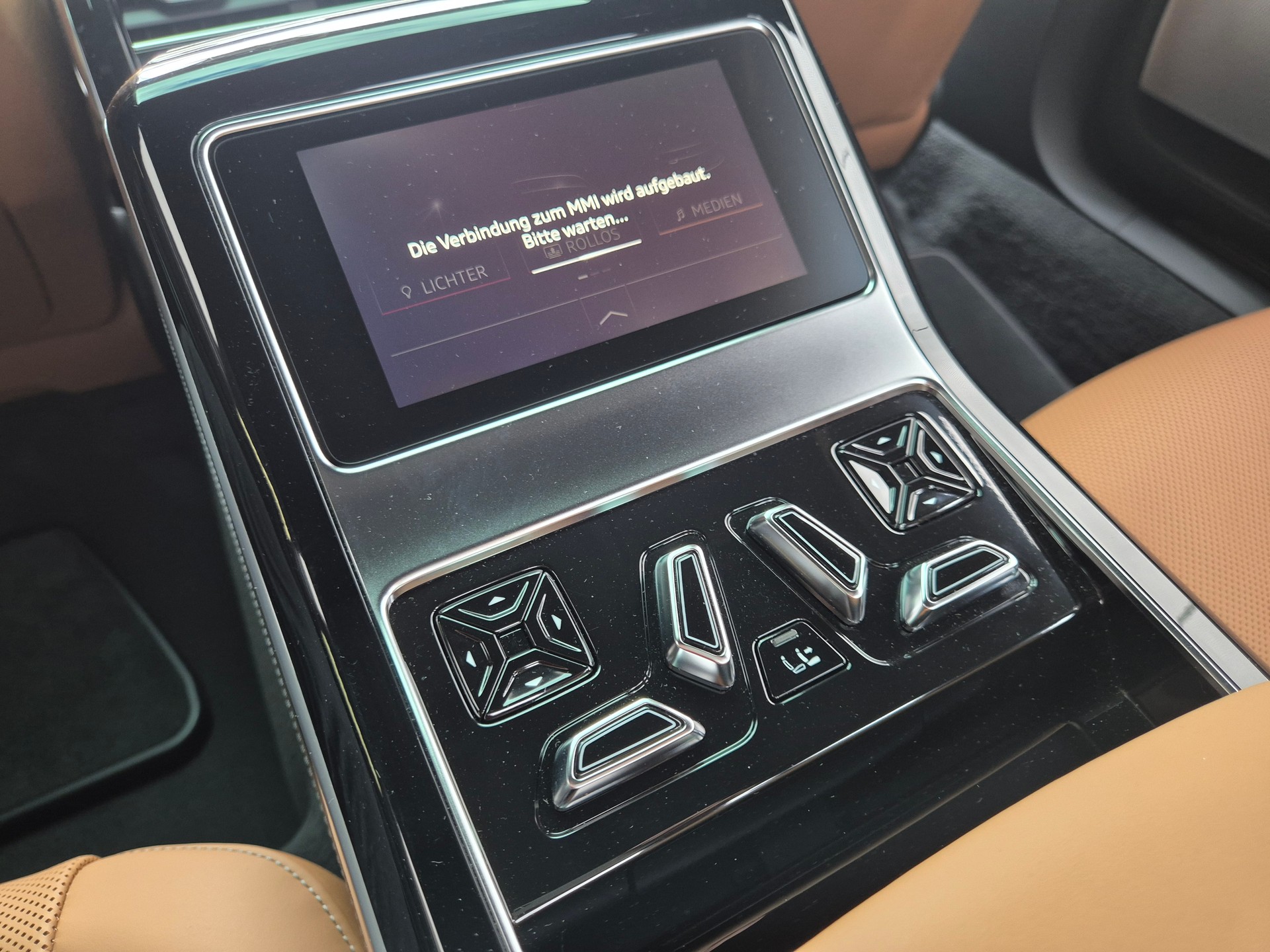 AUDI A8 60 L TFSI e quattro tiptronic-image-18