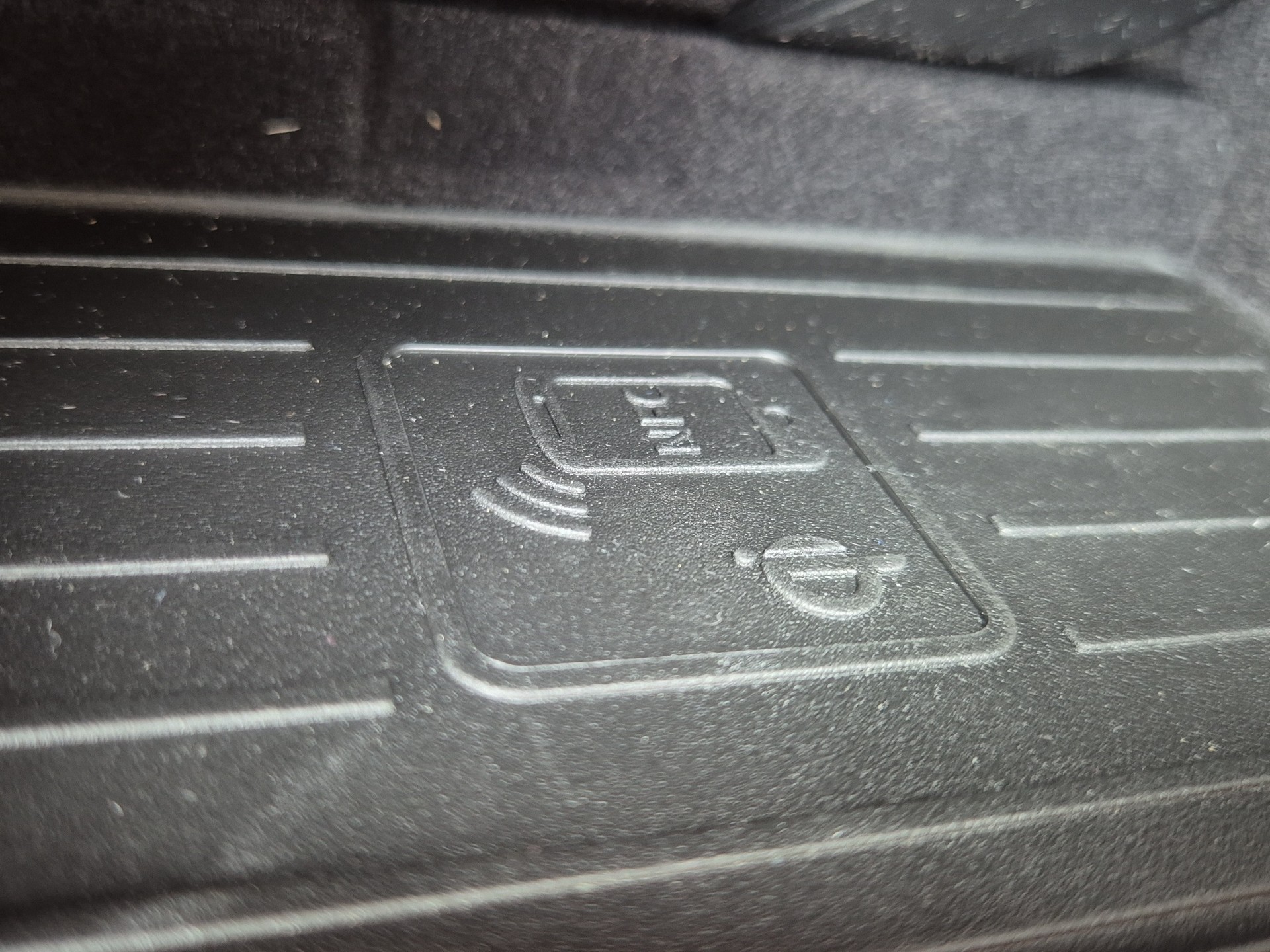 AUDI A8 60 L TFSI e quattro tiptronic-image-24