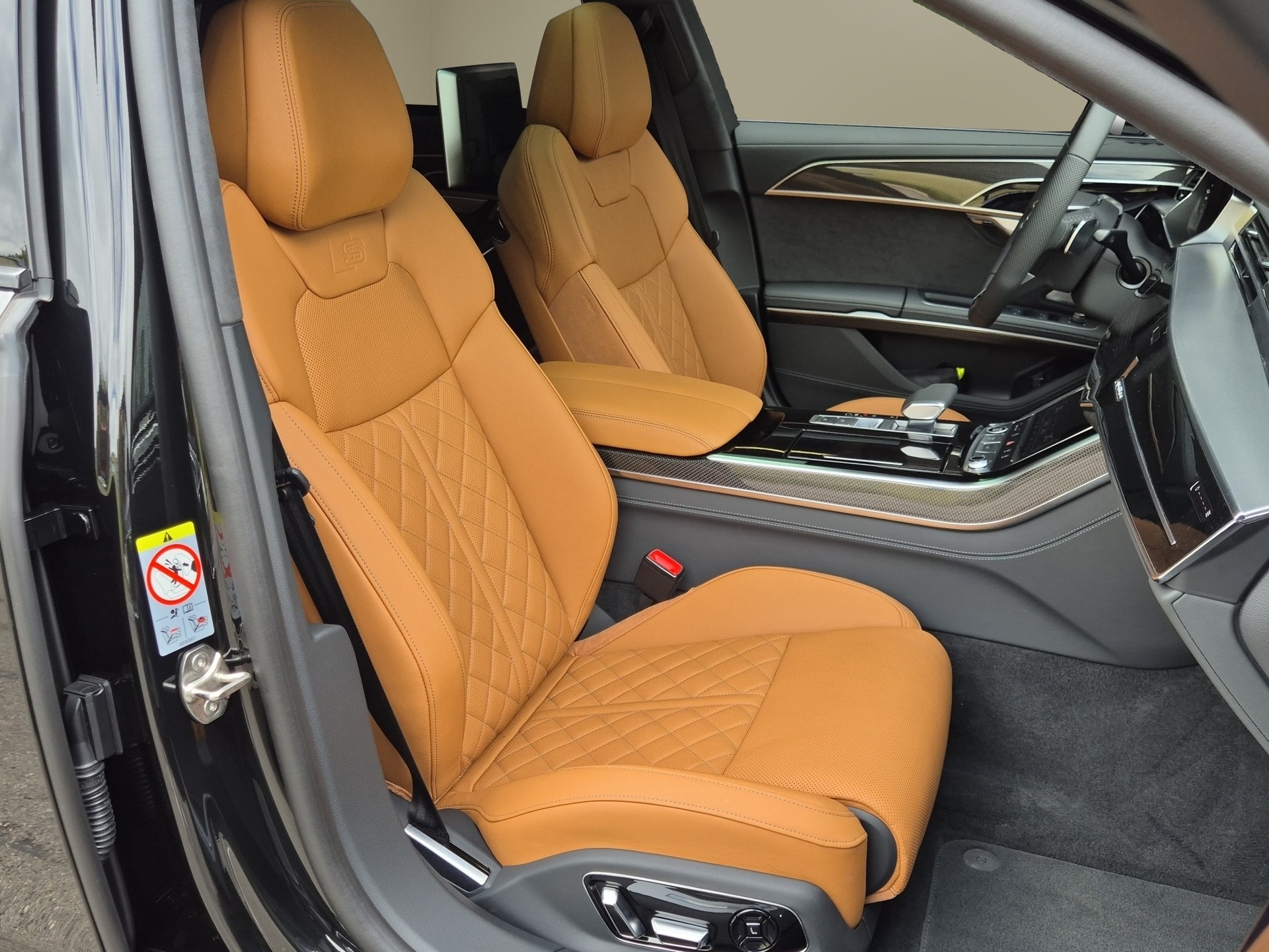 AUDI A8 60 L TFSI e quattro tiptronic-image-21