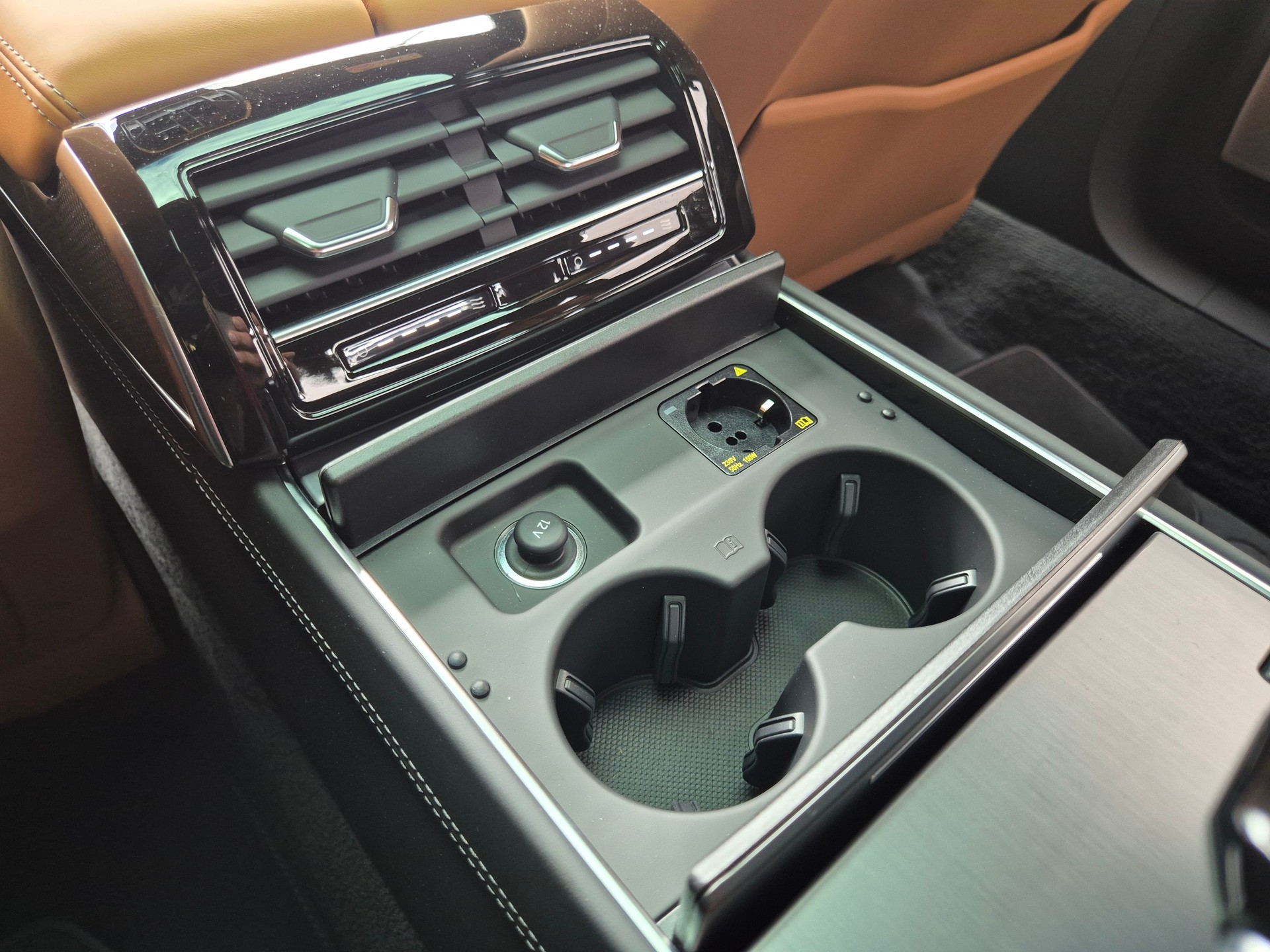 AUDI A8 60 L TFSI e quattro tiptronic-image-17