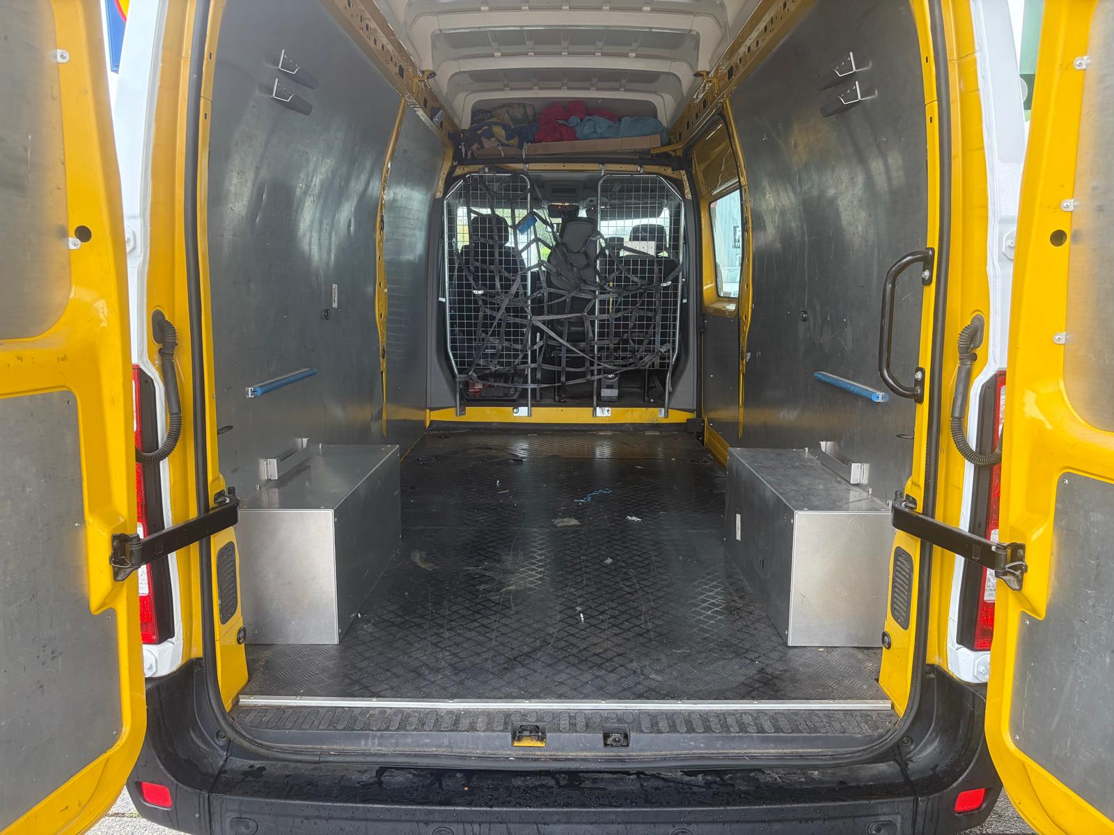 RENAULT Master T35 2.3dCi 135 L3H3-image-8