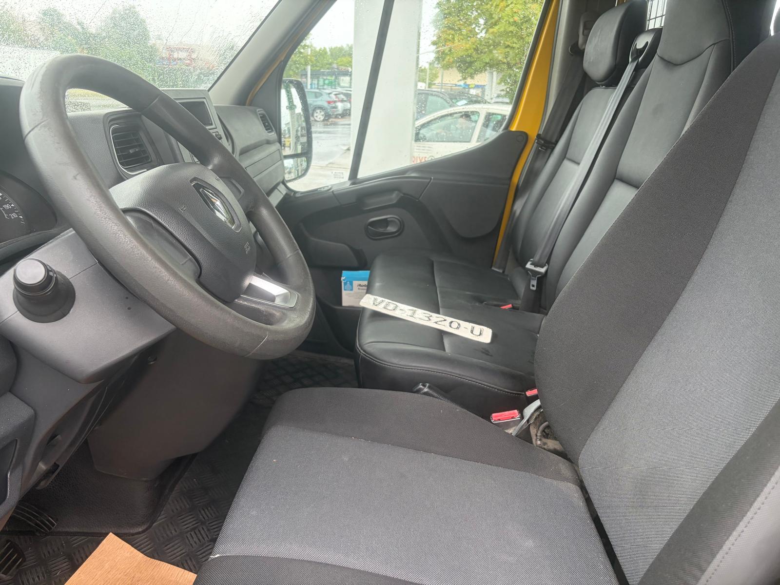 RENAULT Master T35 2.3dCi 135 L3H3-image-6