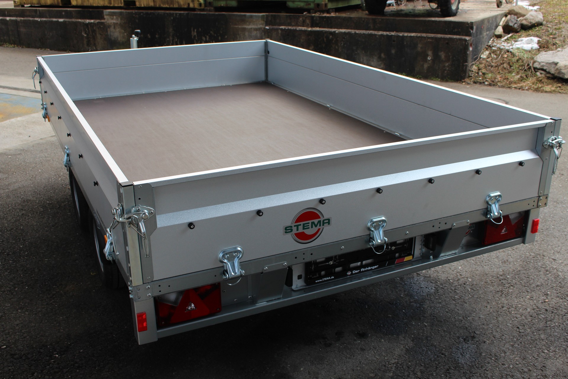 STEMA SHP O2 2000-showroom-element-2