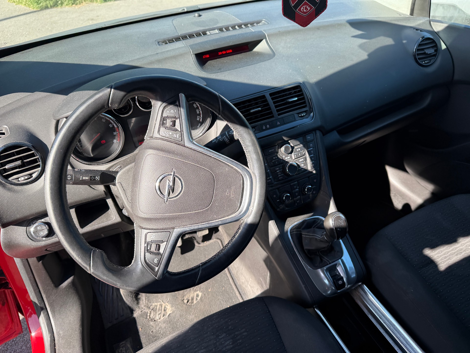 OPEL Meriva 1.4 Turbo Cosmo-image-9