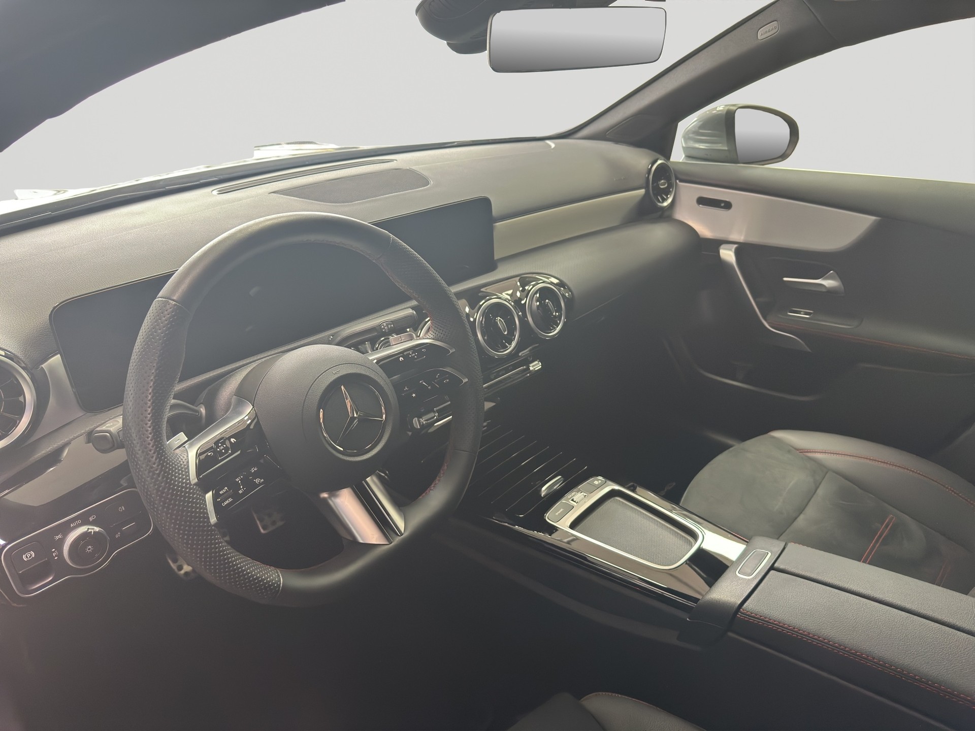 MERCEDES-BENZ A 200 AMG Line Limousine 7G-DCT-image-10