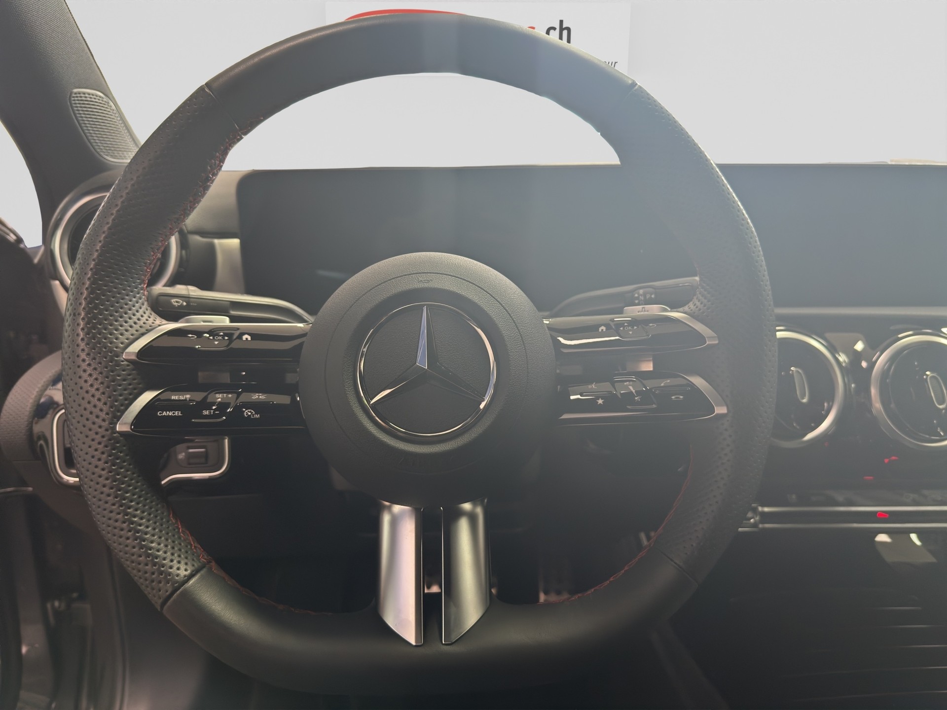 MERCEDES-BENZ A 200 7G-DCT AMG-LINE-image-12
