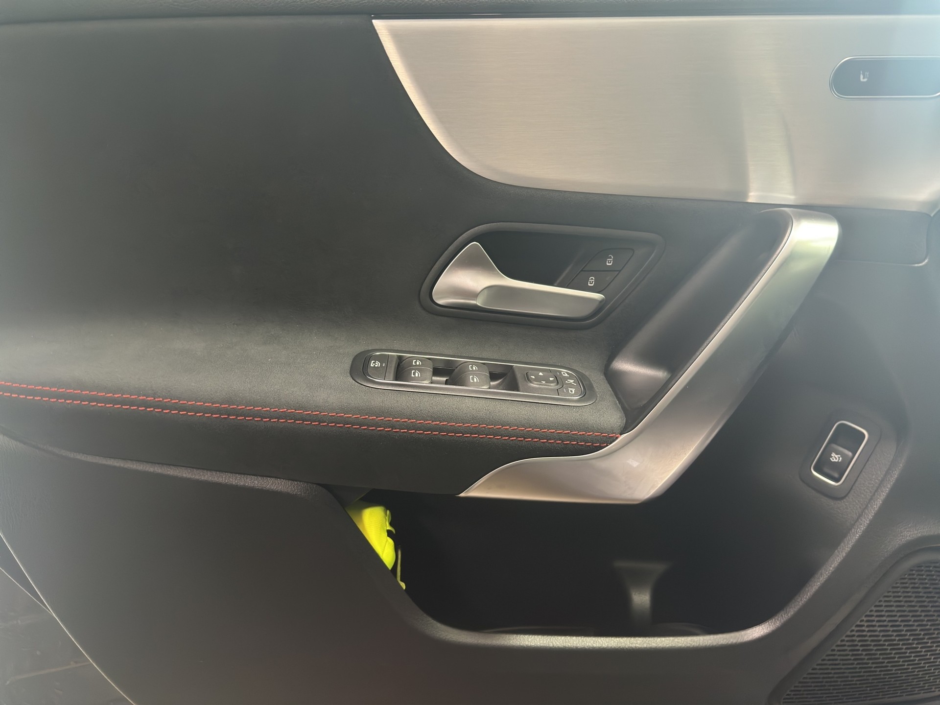 MERCEDES-BENZ A 200 7G-DCT AMG-LINE-image-8