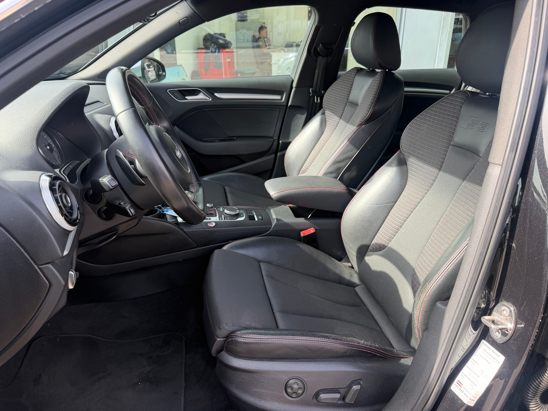 AUDI S3 Sportback 2.0 TFSI quattro S-tronic-image-9