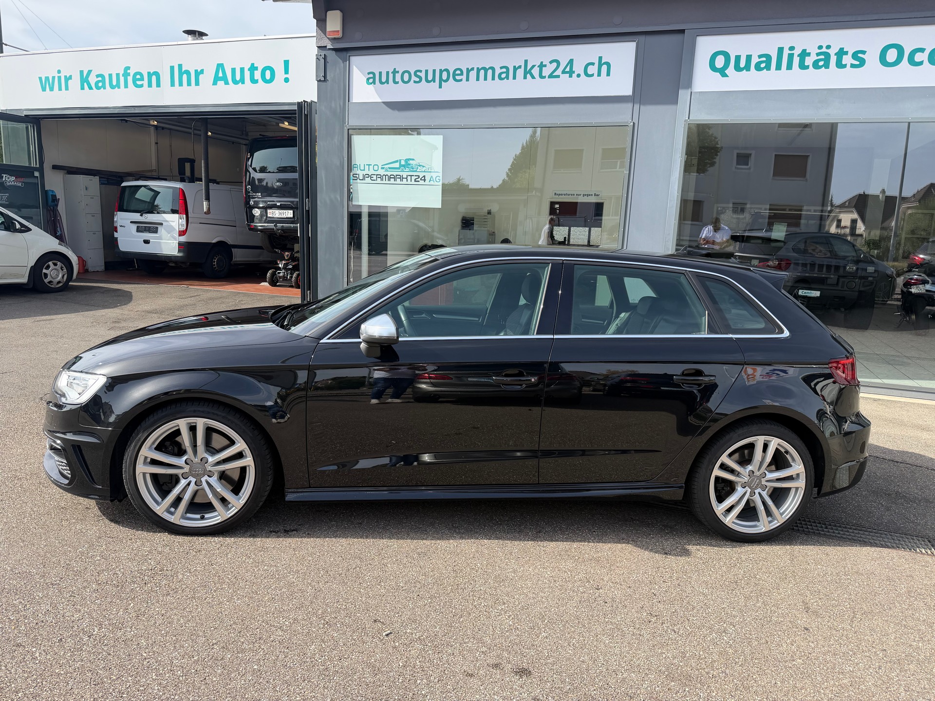 AUDI S3 Sportback 2.0 TFSI quattro S-tronic-showroom-element-1