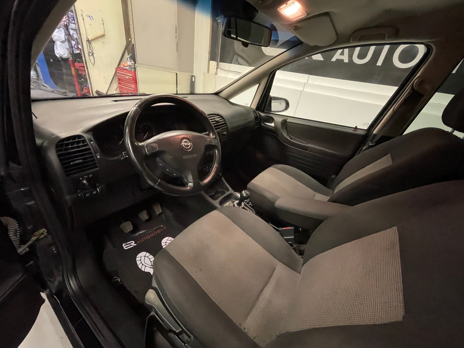 OPEL Zafira 2.2 DTi Edition 7-Plätze-image-11