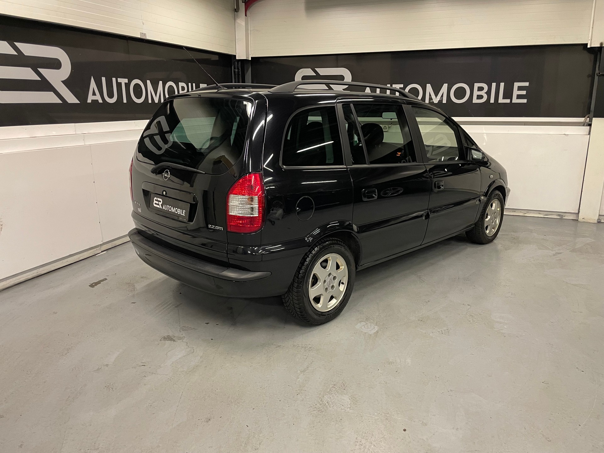 OPEL Zafira 2.2 DTi Edition 7-Plätze-image-2