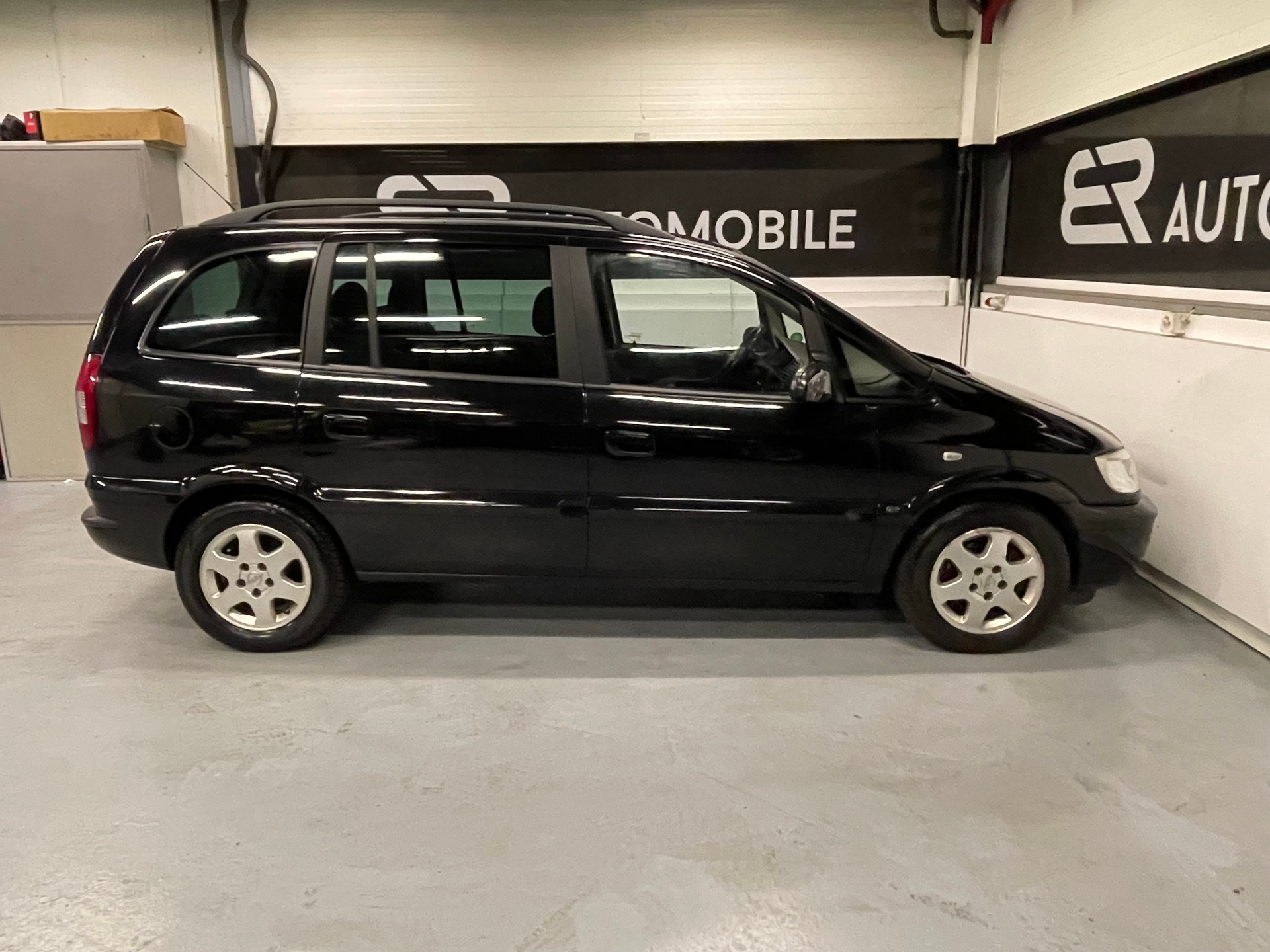 OPEL Zafira 2.2 DTi Edition 7-Plätze-image-4