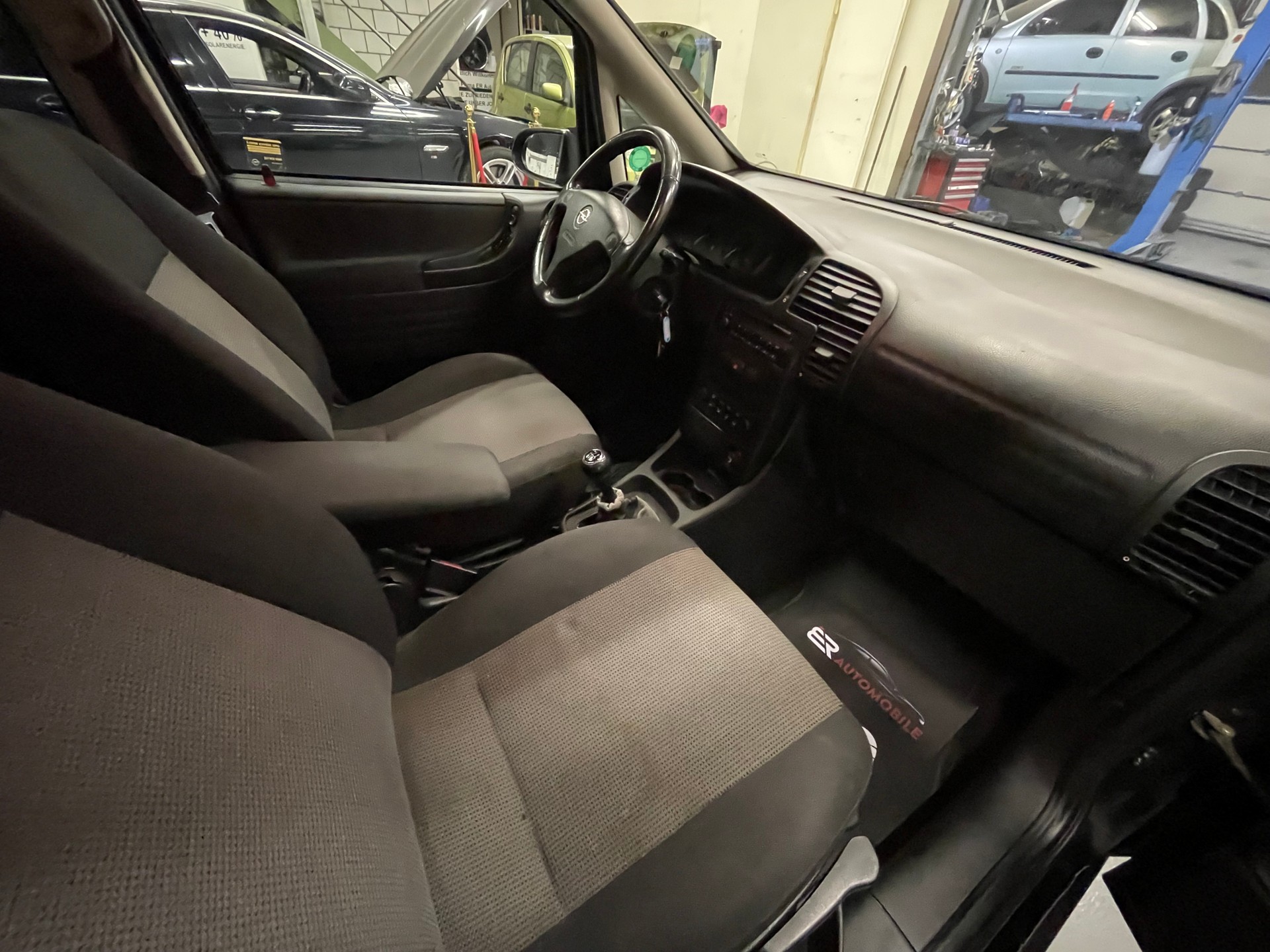 OPEL Zafira 2.2 DTi Edition 7-Plätze-image-10