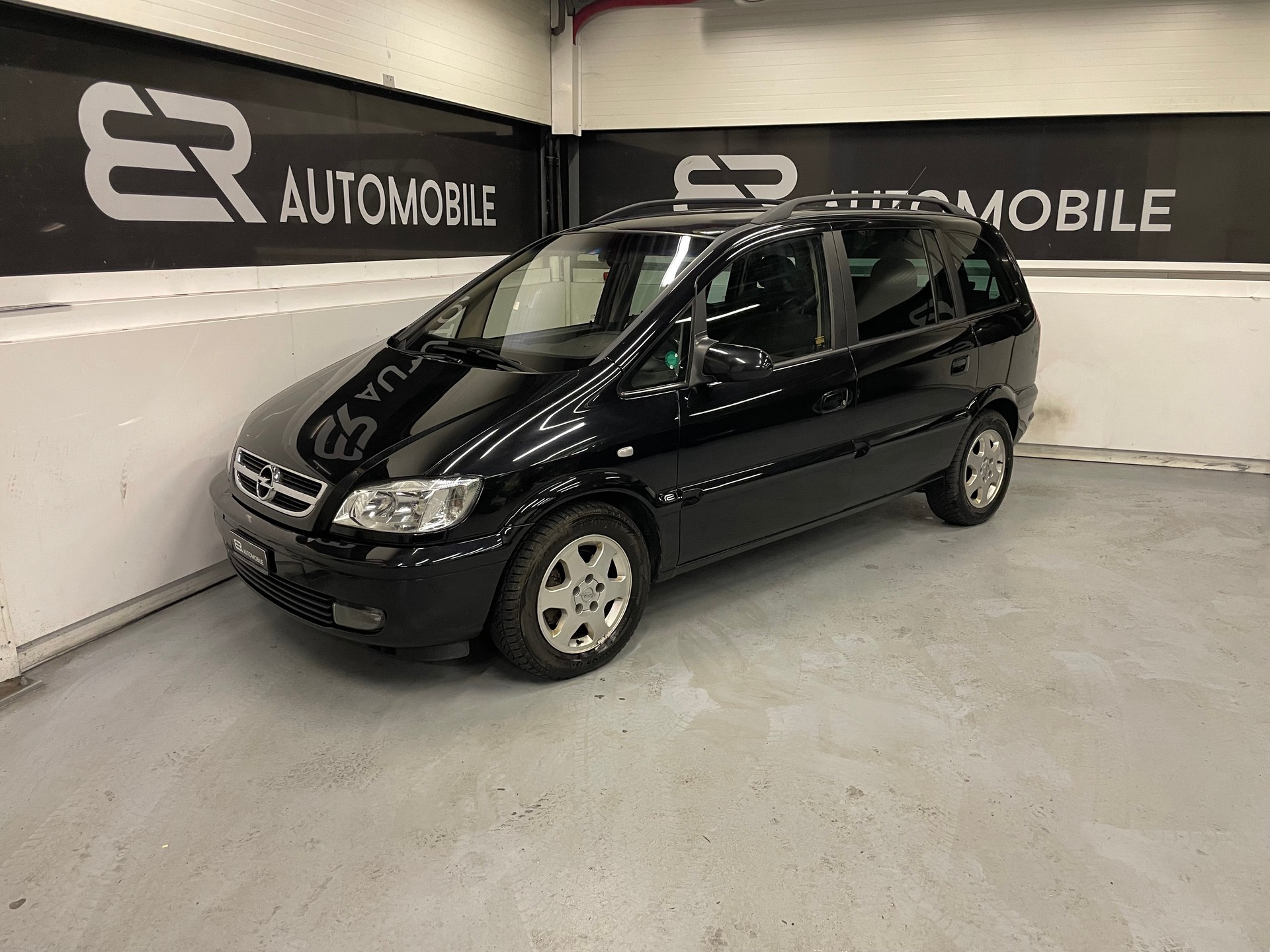 OPEL Zafira 2.2 DTi Edition 7-Plätze-image-0
