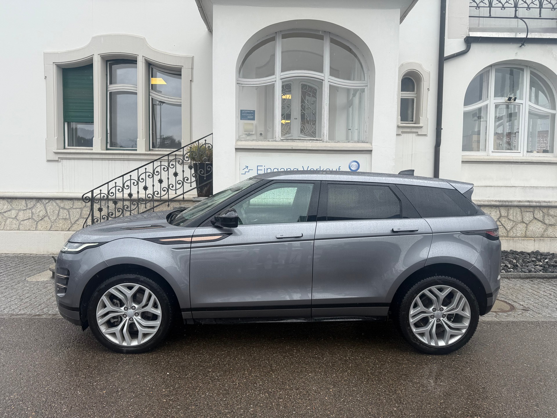 LAND ROVER Range Rover Evoque 2.0 T R-Dynamic SE-image-3