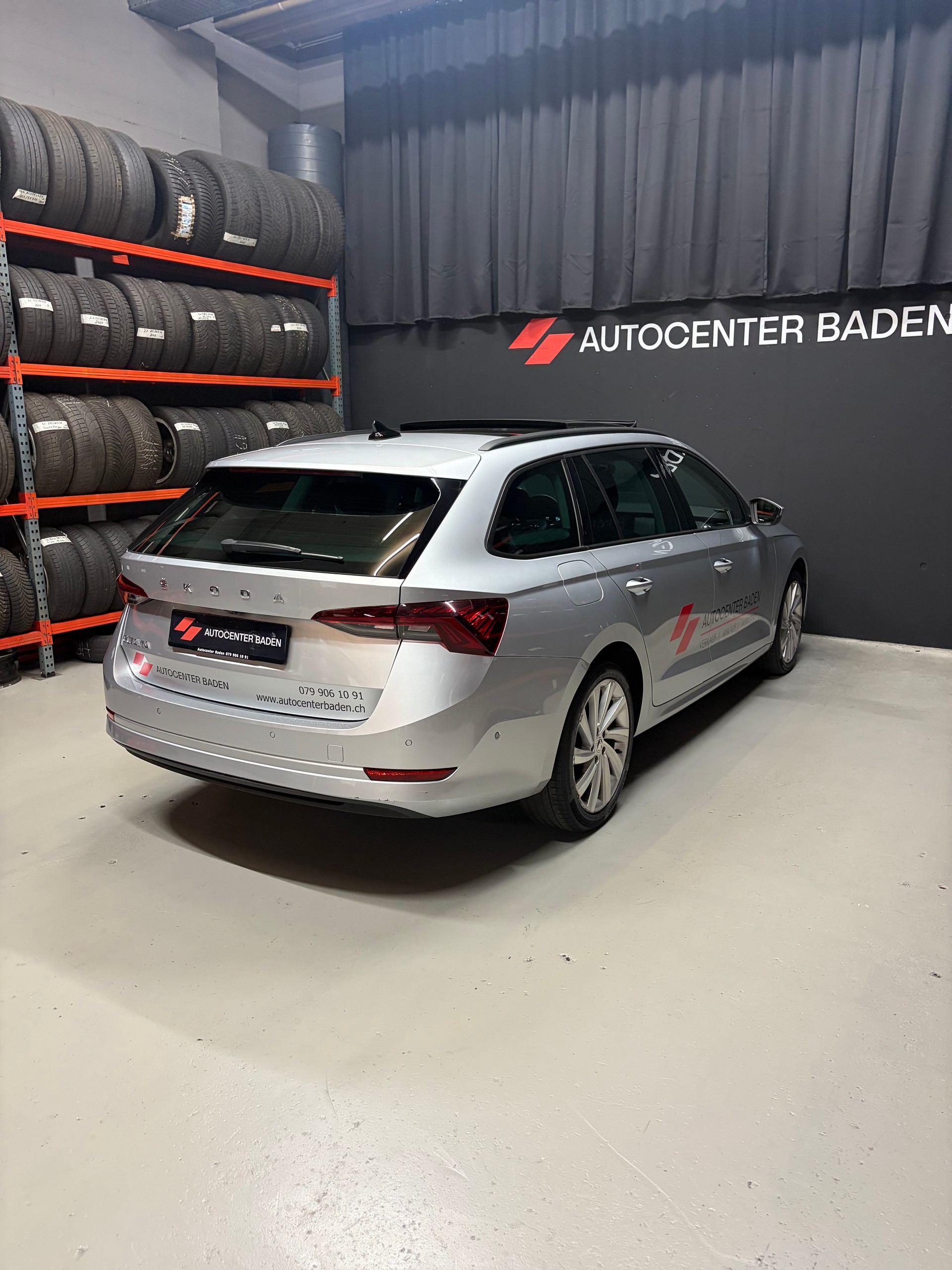 SKODA Octavia Combi 2.0 TDI DSG Style-image-6