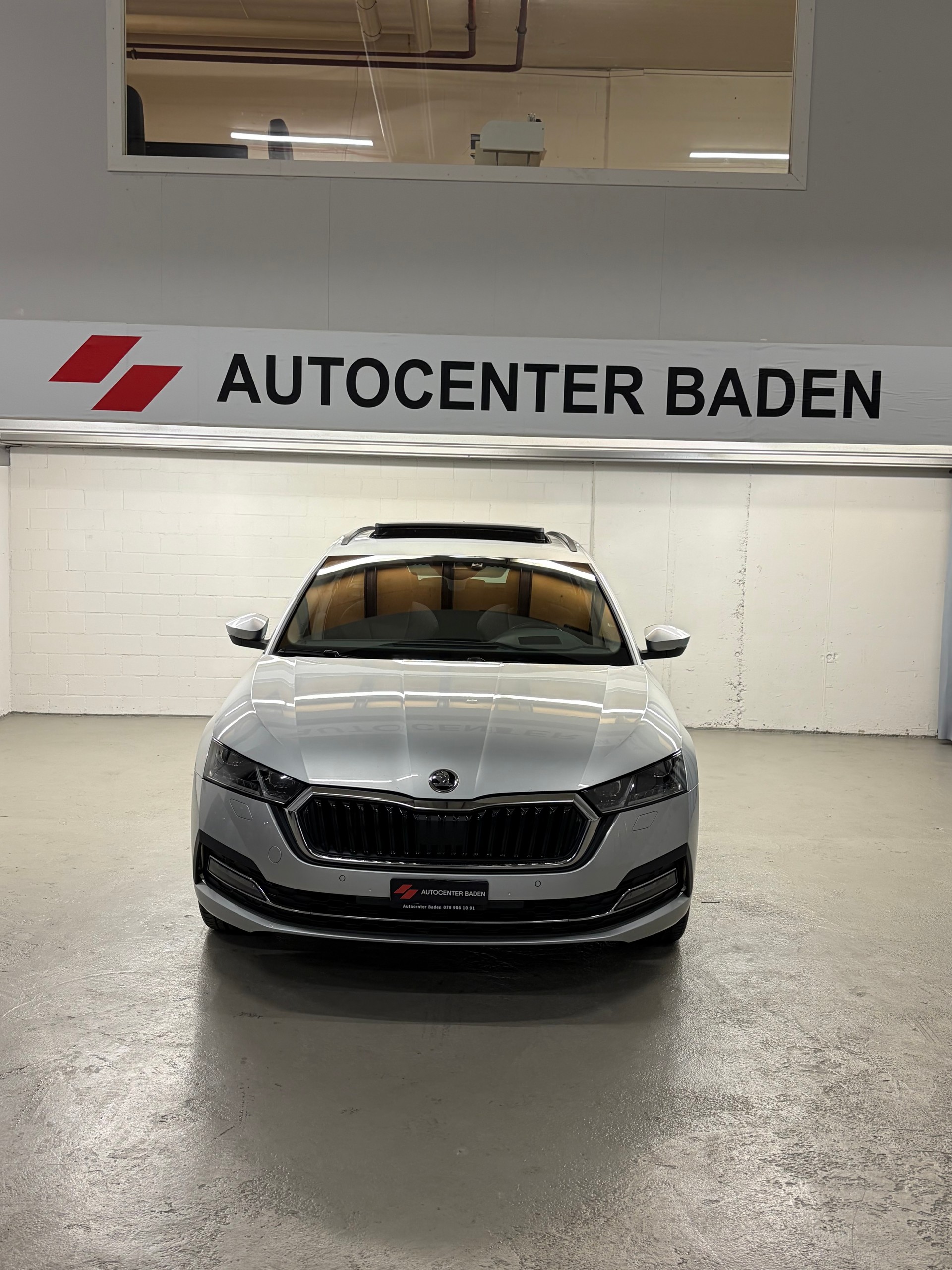 SKODA Octavia Combi 2.0 TDI DSG Style-showroom-element-1