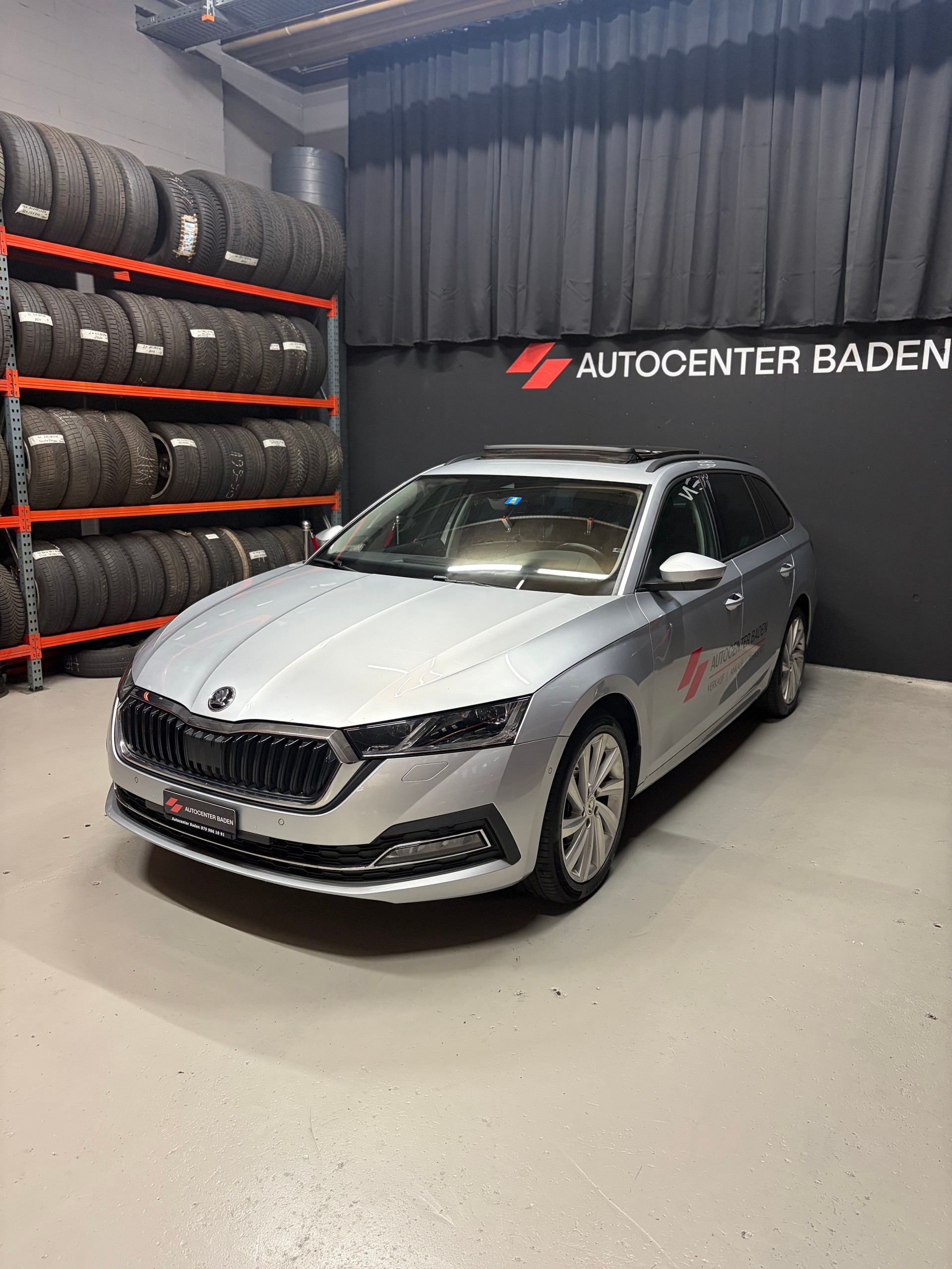 SKODA Octavia Combi 2.0 TDI DSG Style-showroom-element-1