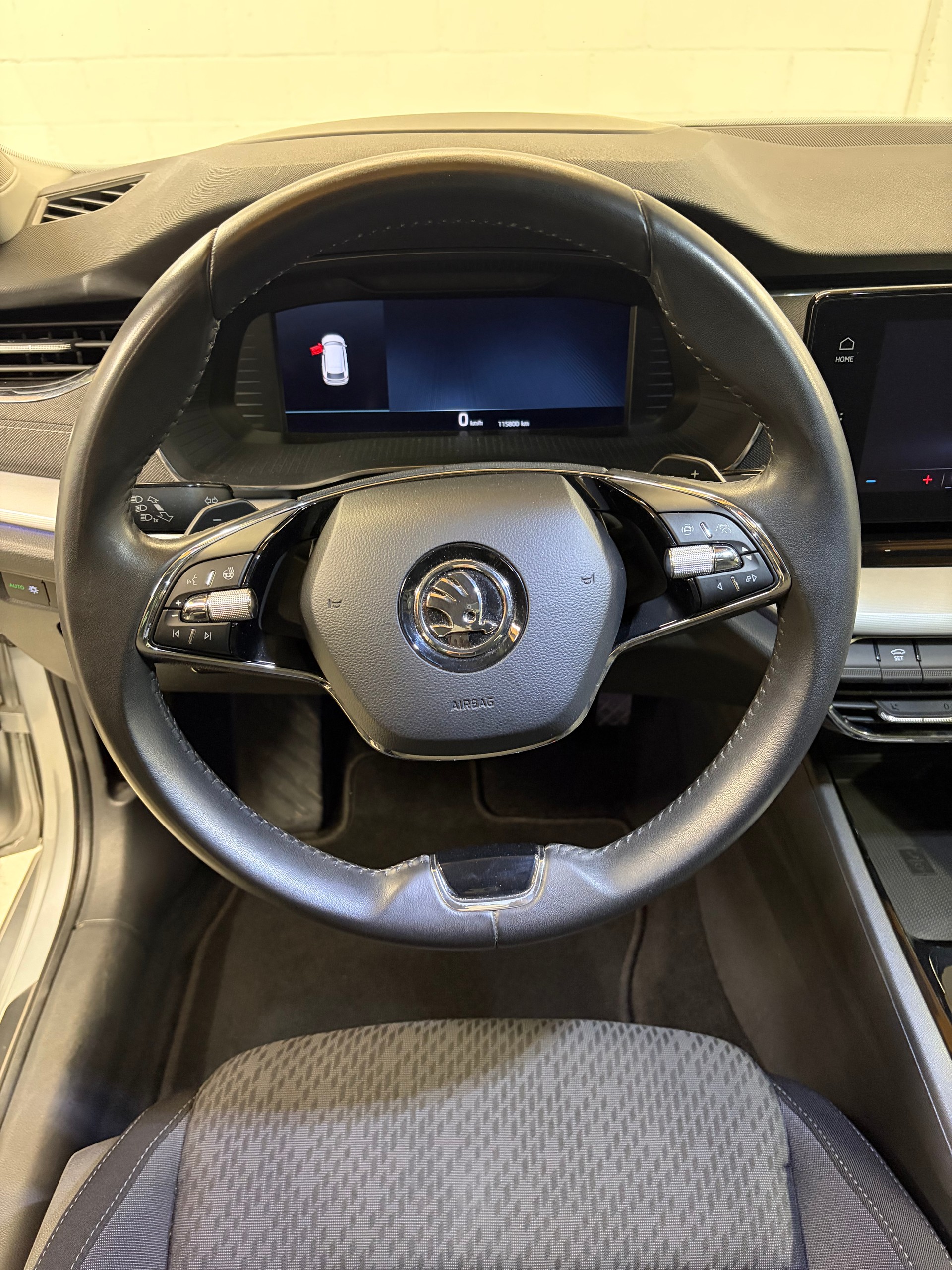 SKODA Octavia Combi 2.0 TDI DSG Style-image-10