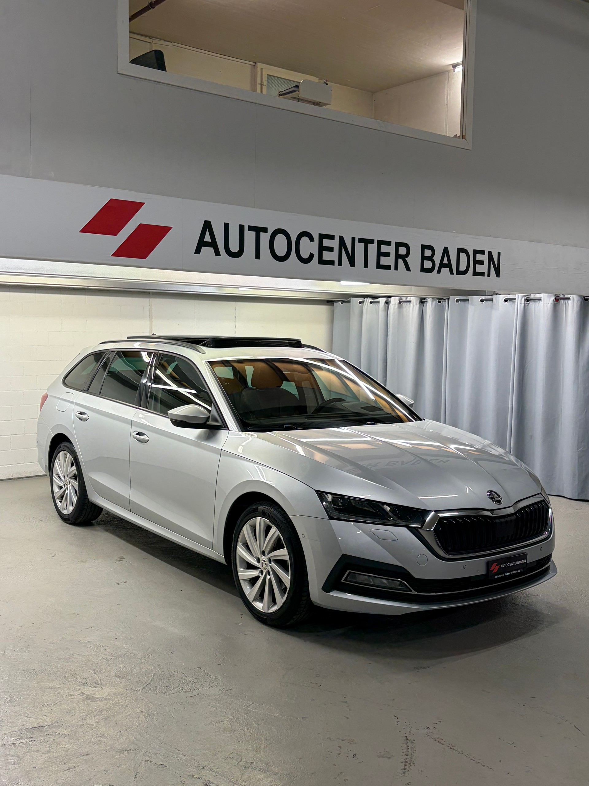 SKODA Octavia Combi 2.0 TDI DSG Style-showroom-element-2